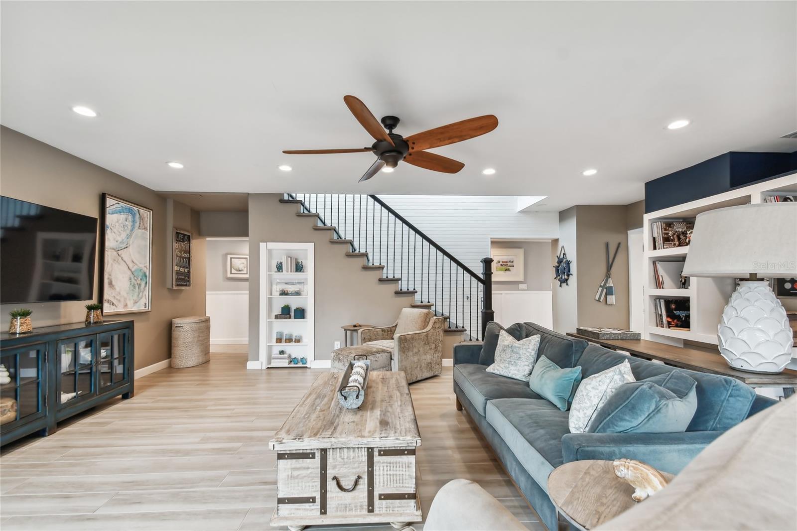 Listing photo id 16 for 16106 6th Street E