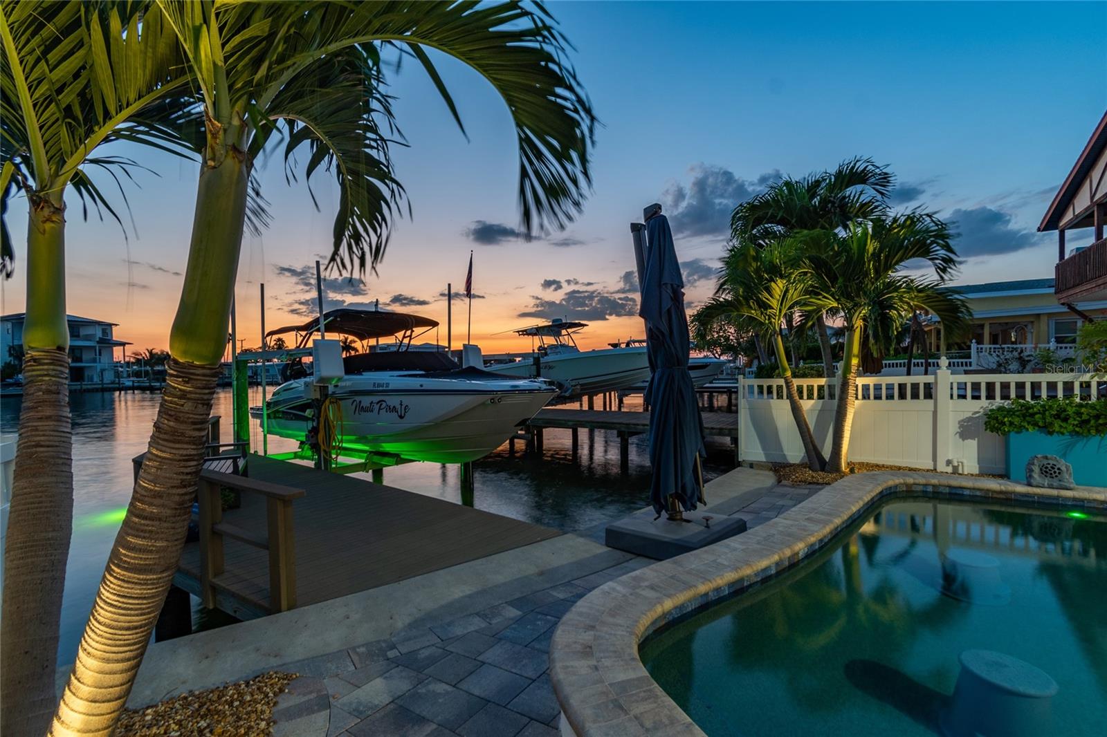 Listing photo id 0 for 16106 6th Street E