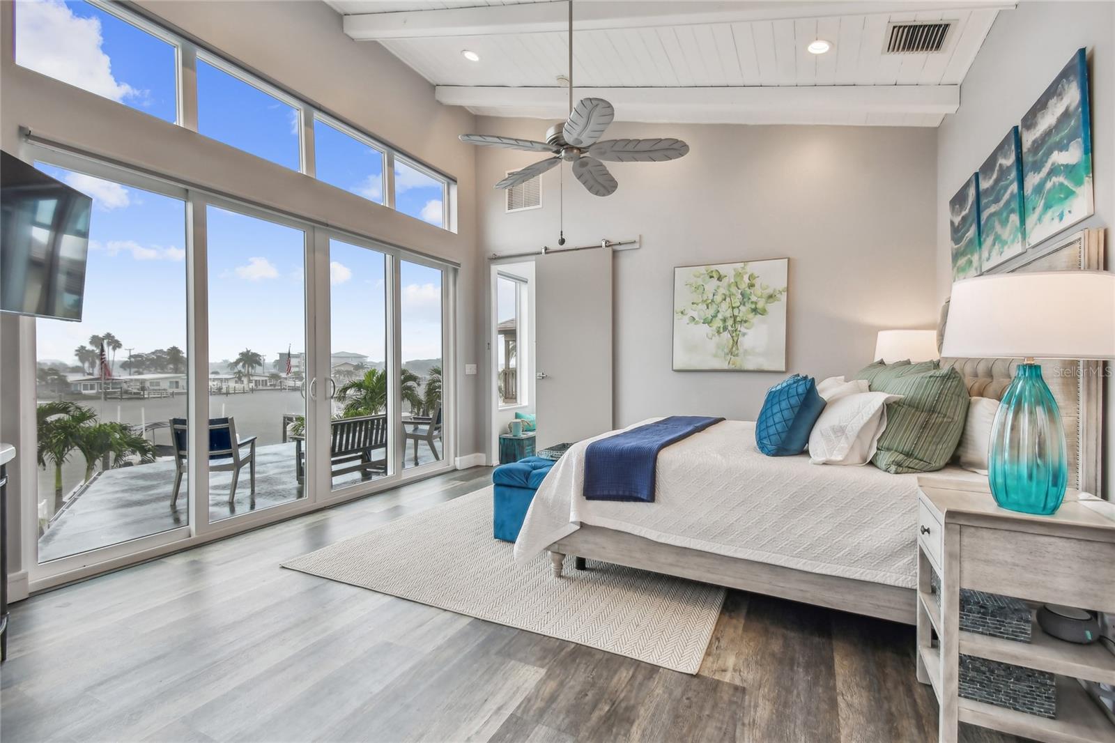 Listing photo id 18 for 16106 6th Street E