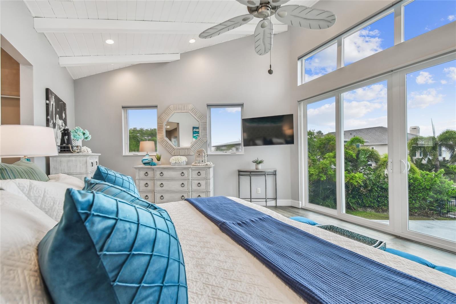 Listing photo id 19 for 16106 6th Street E