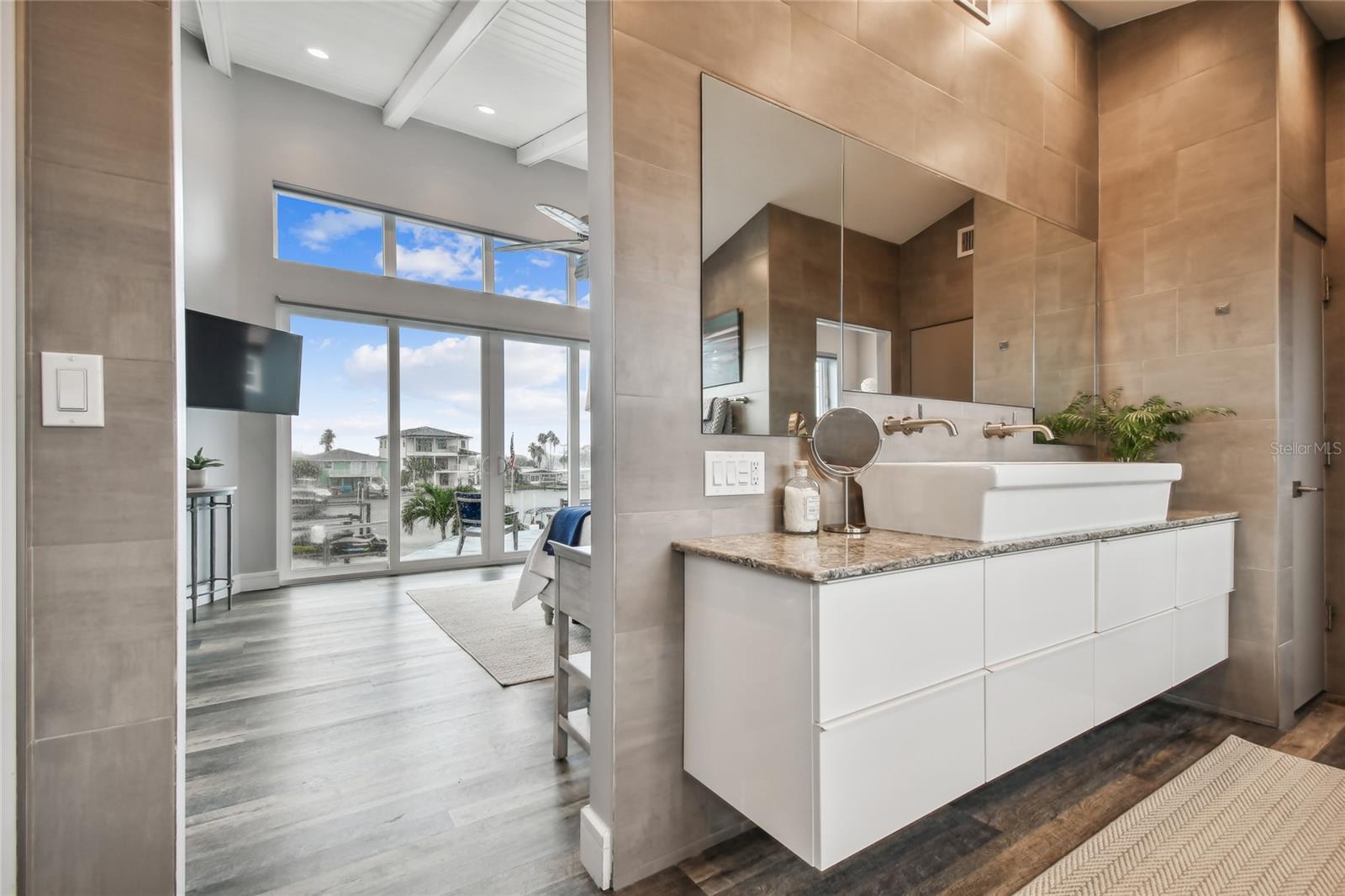 Listing photo id 23 for 16106 6th Street E