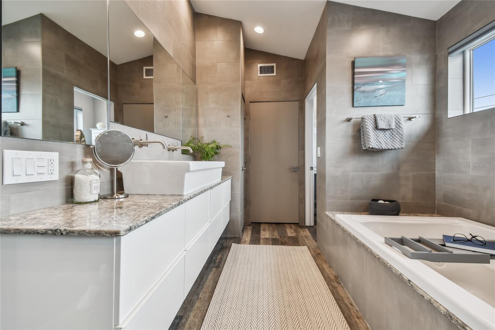Listing photo id 24 for 16106 6th Street E