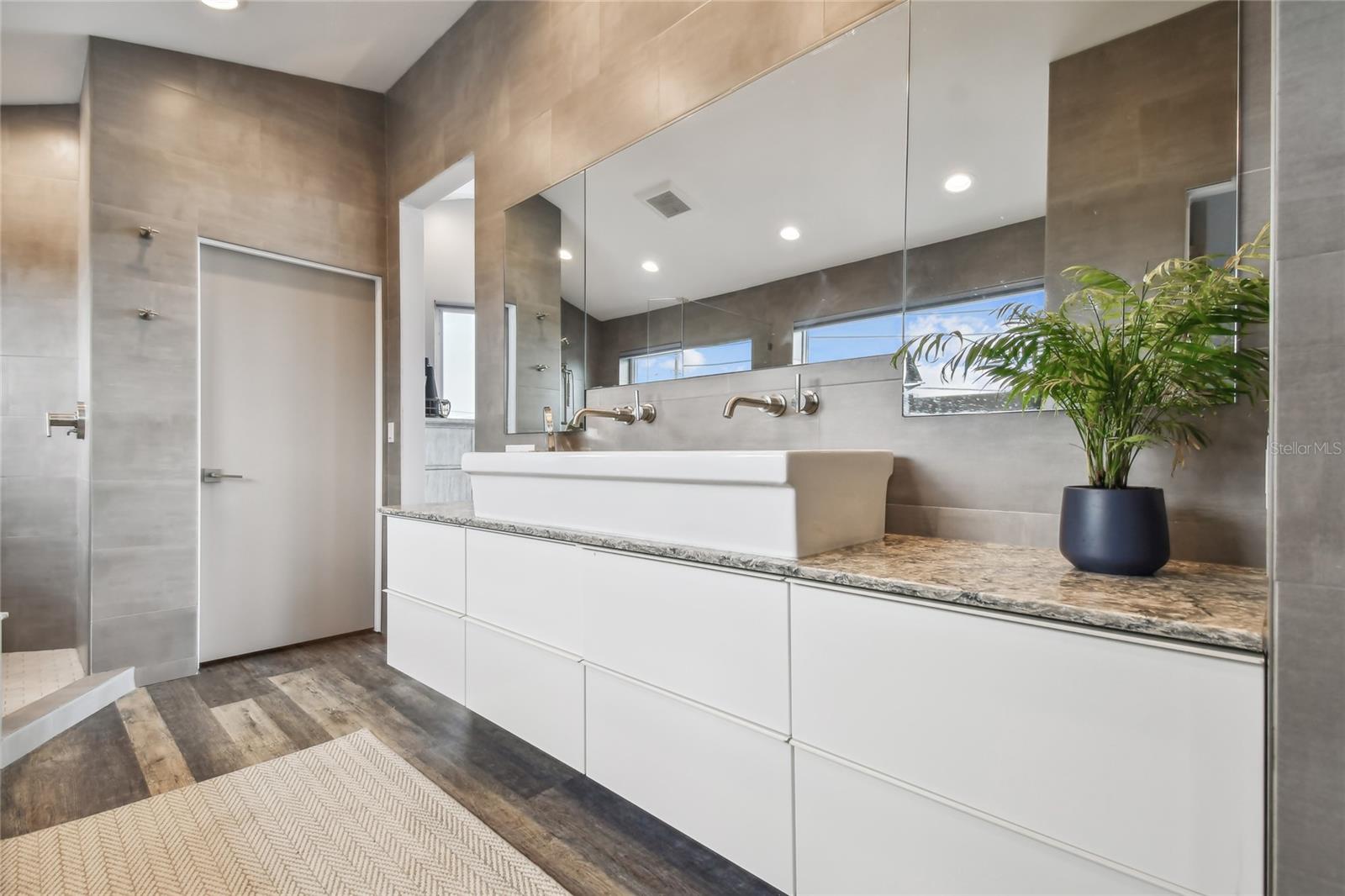 Listing photo id 26 for 16106 6th Street E