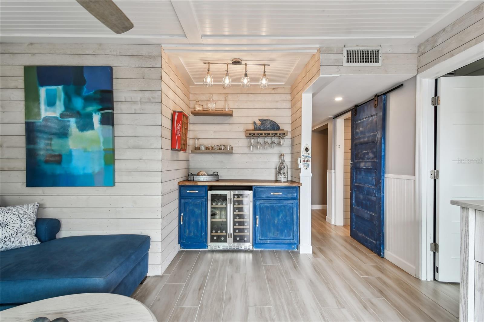 Listing photo id 28 for 16106 6th Street E