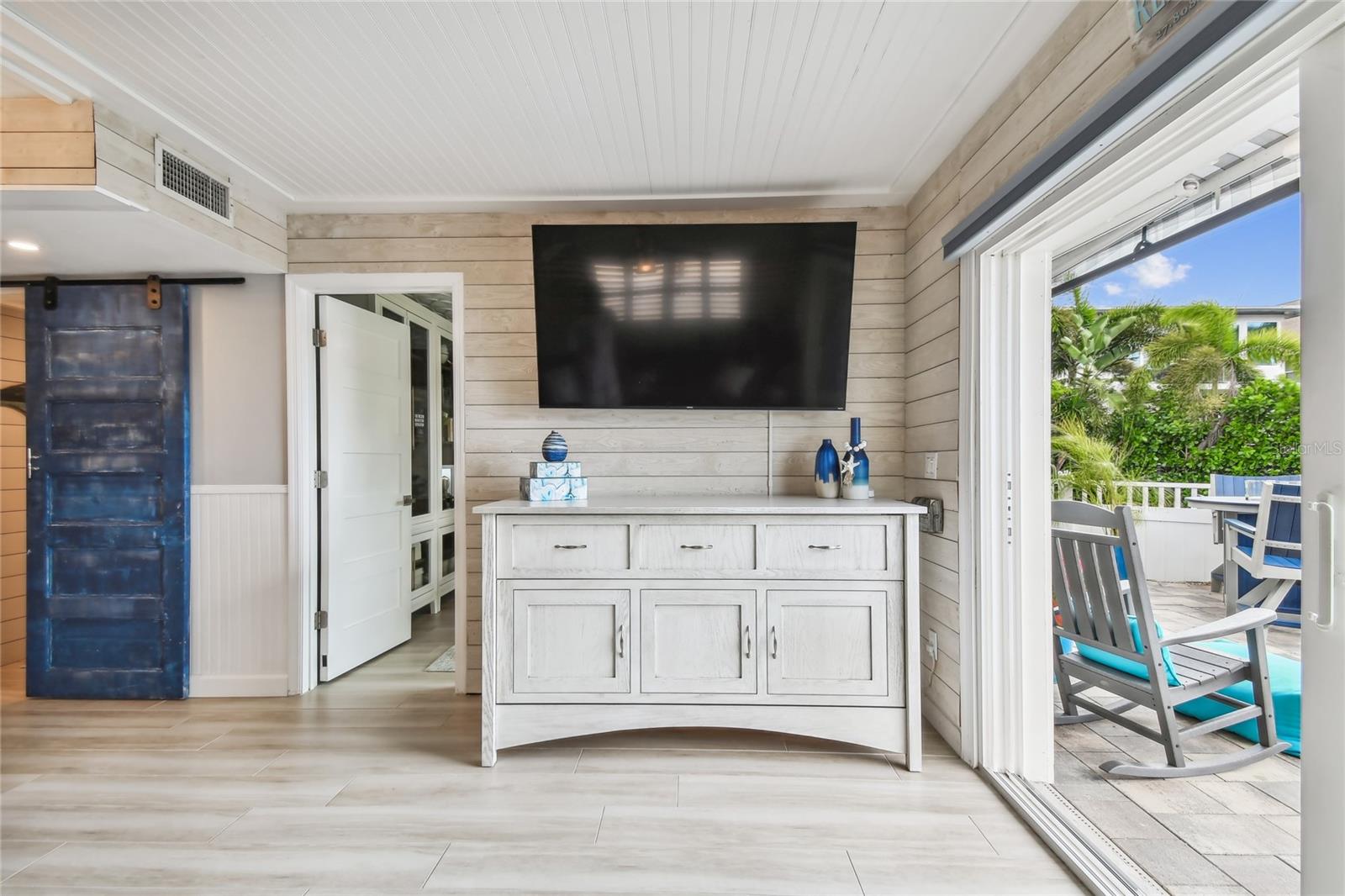 Listing photo id 30 for 16106 6th Street E