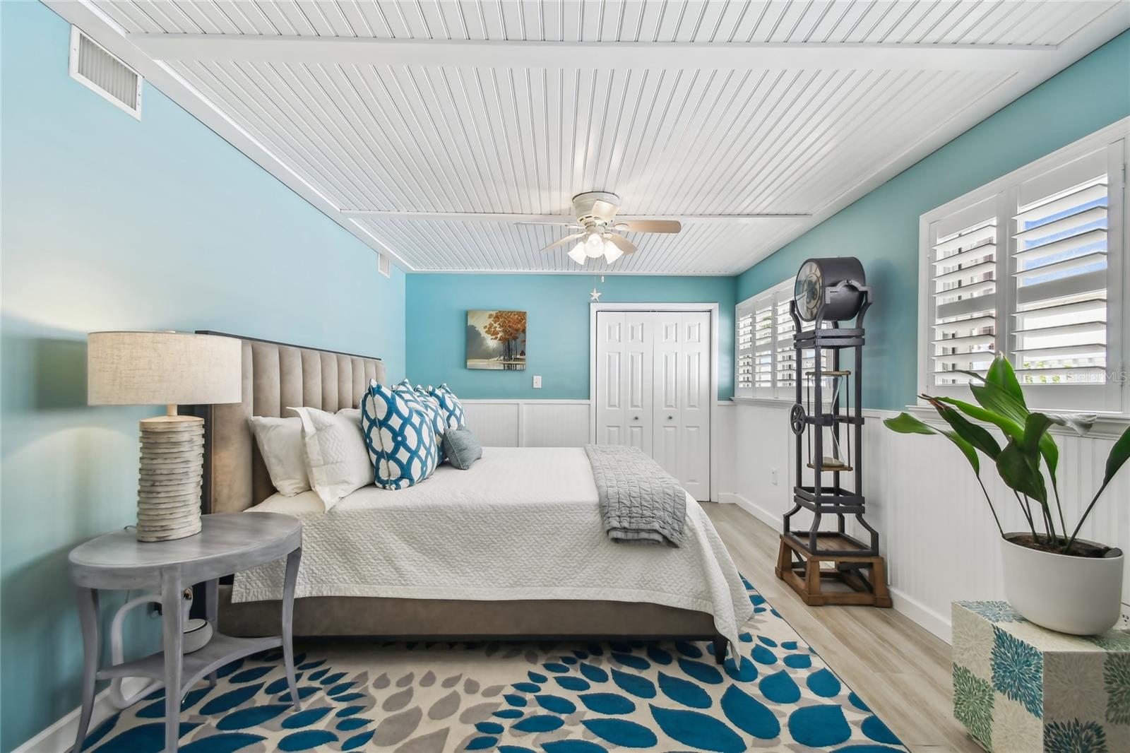 Listing photo id 32 for 16106 6th Street E