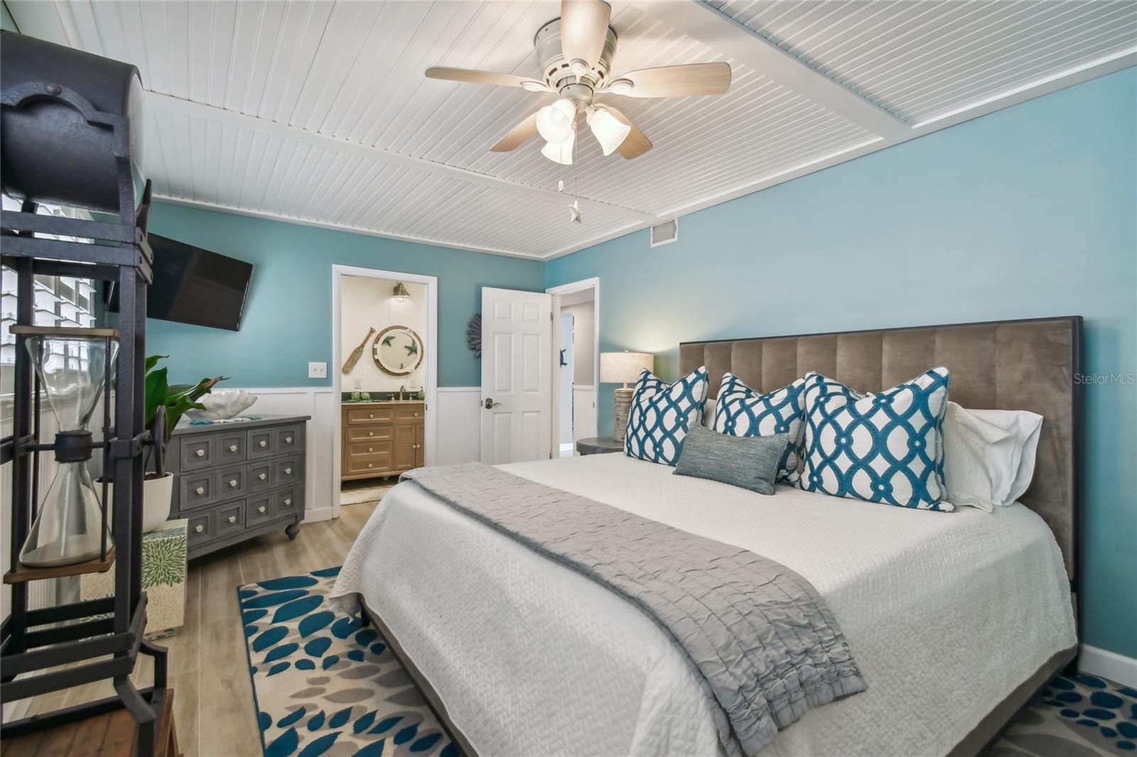 Listing photo id 34 for 16106 6th Street E