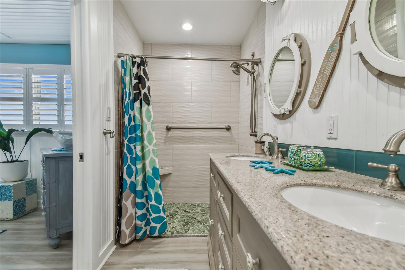 Listing photo id 35 for 16106 6th Street E
