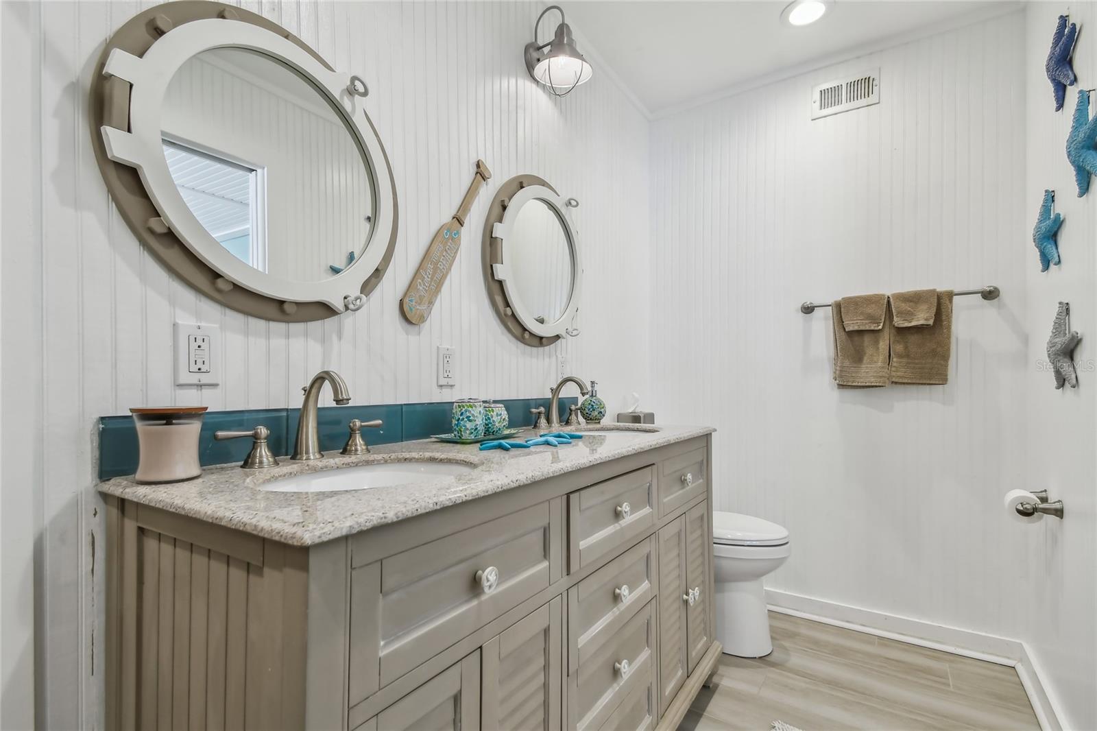 Listing photo id 36 for 16106 6th Street E