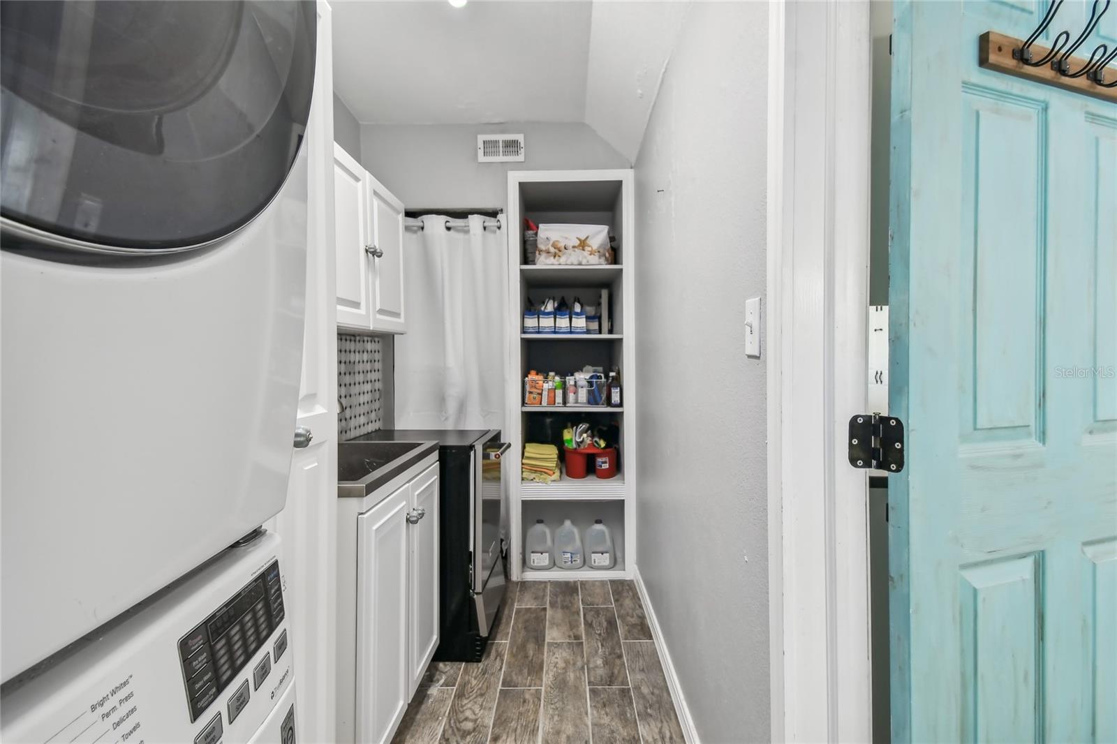 Listing photo id 41 for 16106 6th Street E