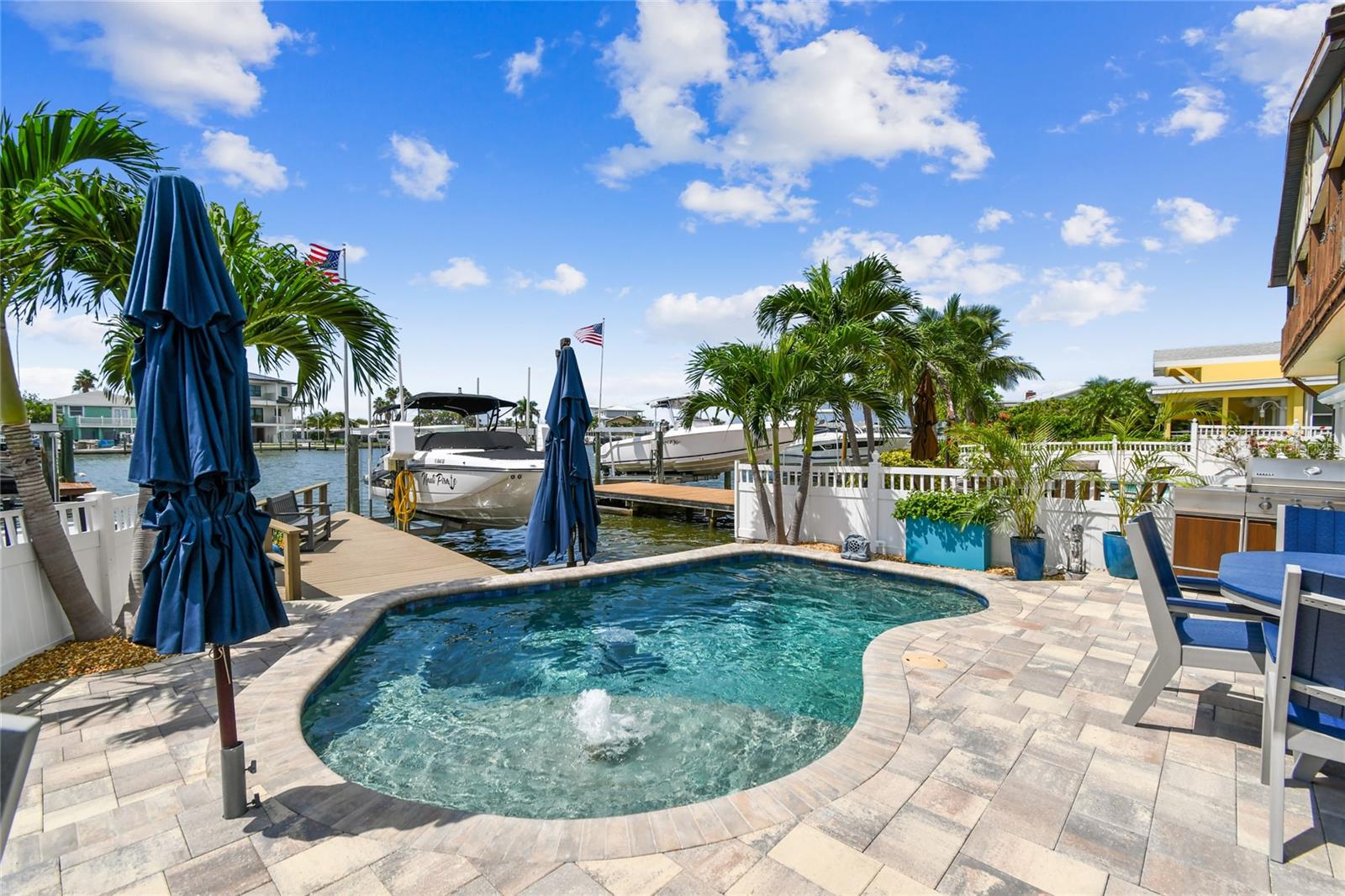 Listing photo id 43 for 16106 6th Street E