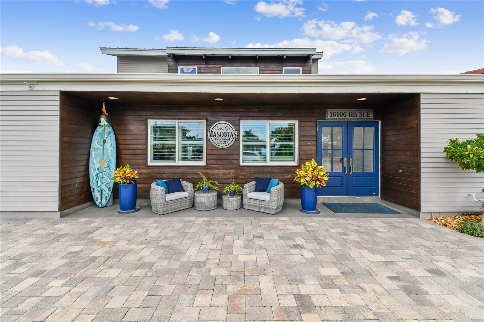 Listing photo id 3 for 16106 6th Street E