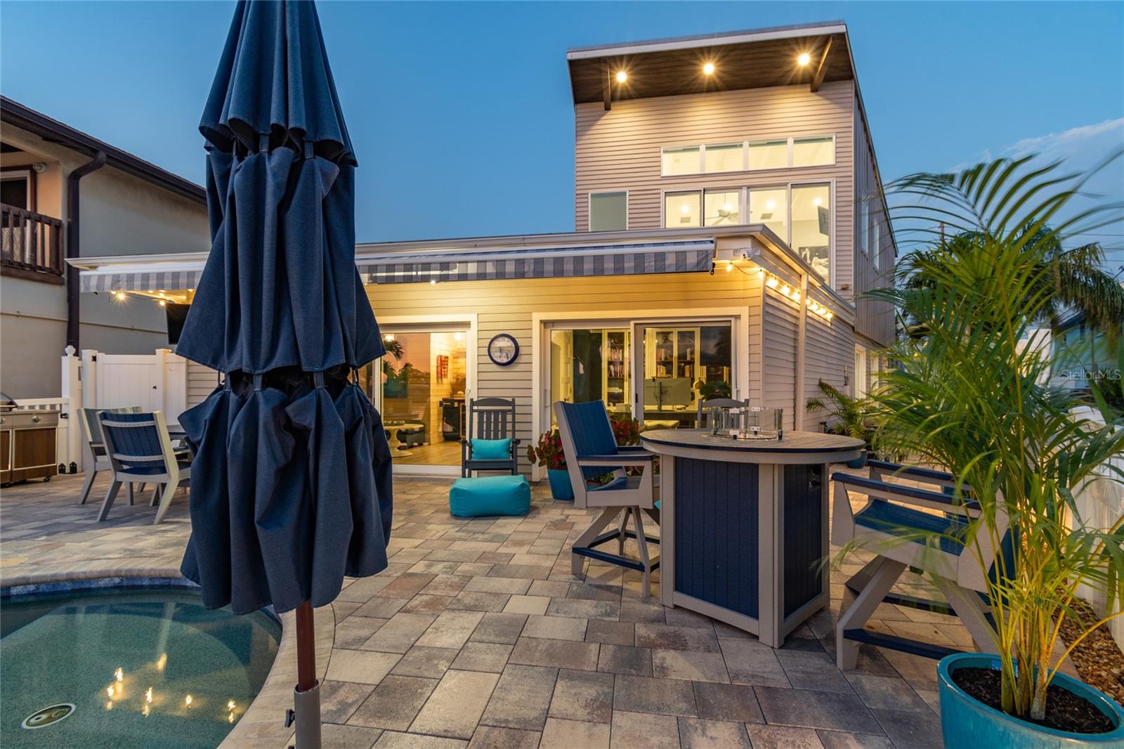 Listing photo id 50 for 16106 6th Street E