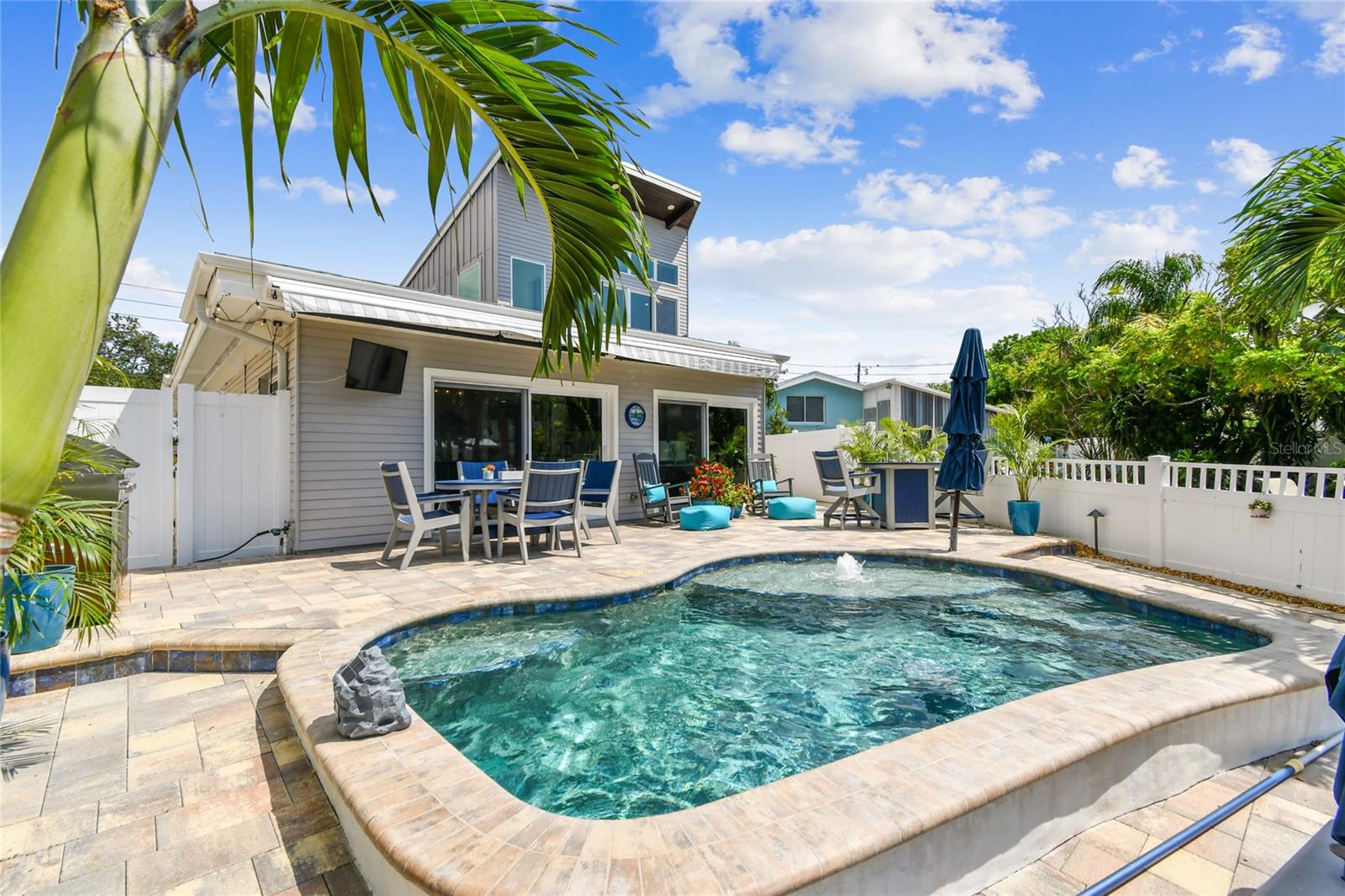 Listing photo id 4 for 16106 6th Street E