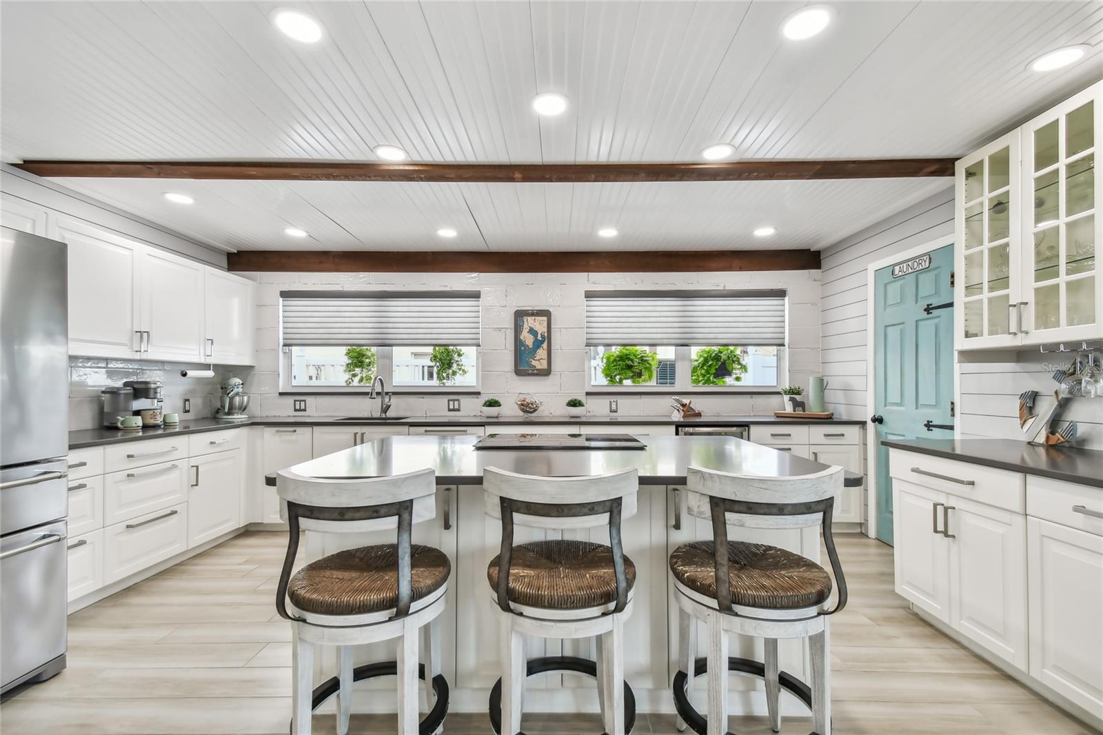 Listing photo id 7 for 16106 6th Street E