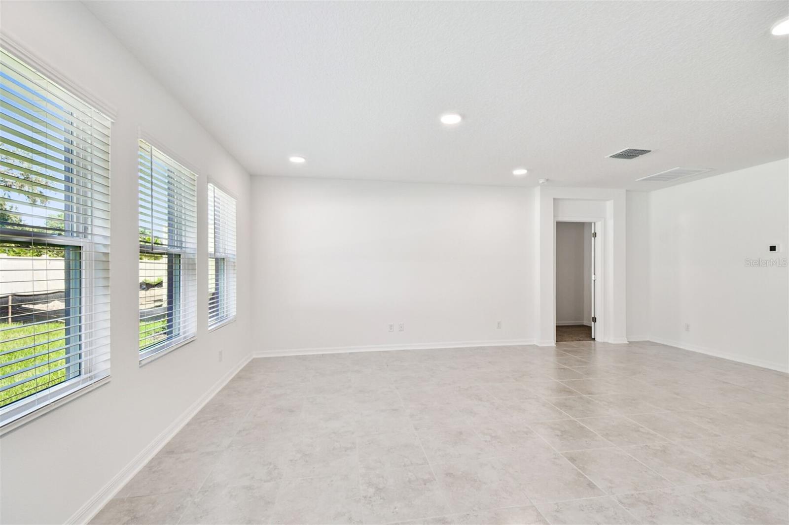 Image 16 of 34 For 12801 Castle Oaks Drive