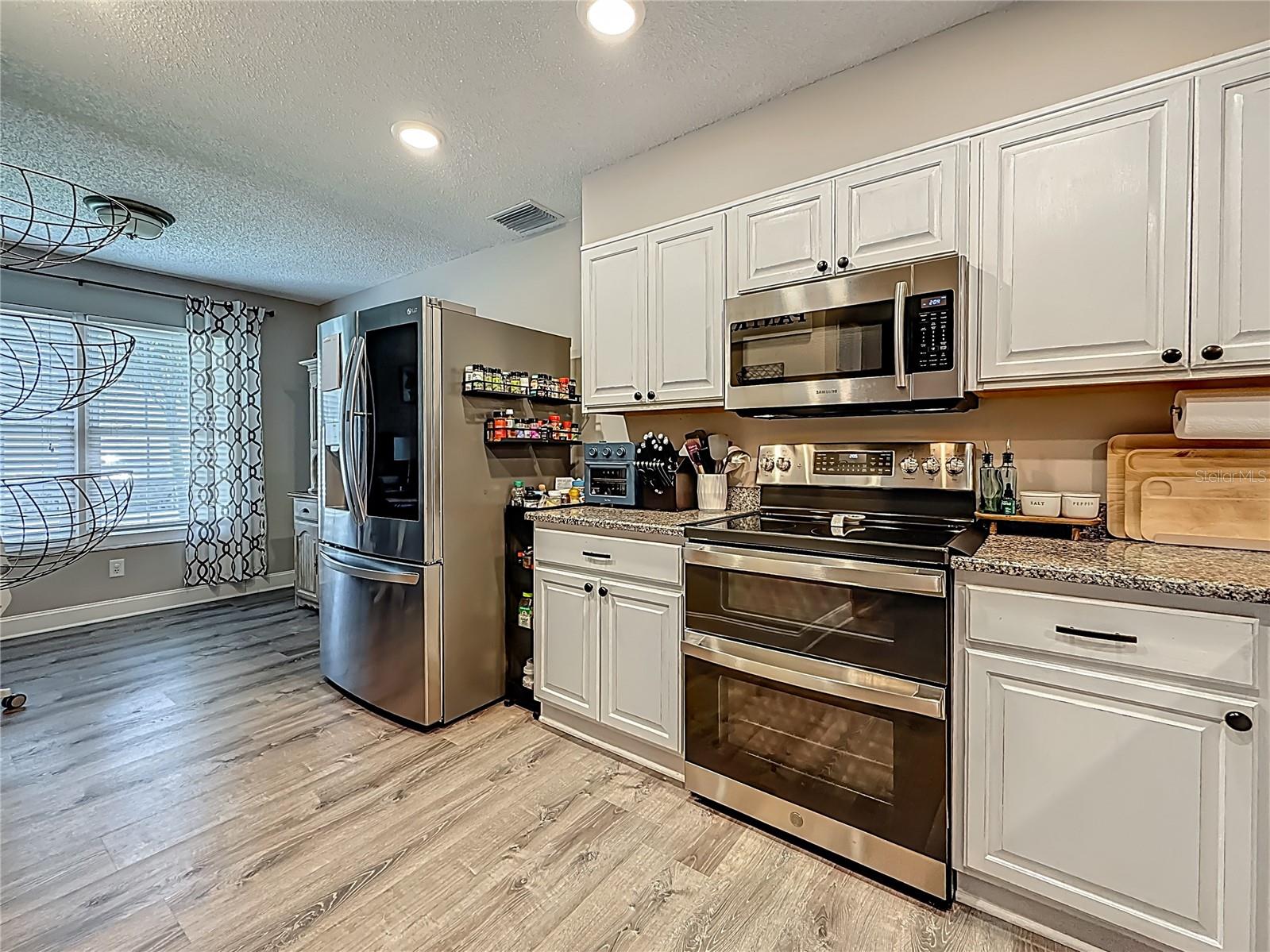 Listing photo id 8 for 2254 Springrain Drive