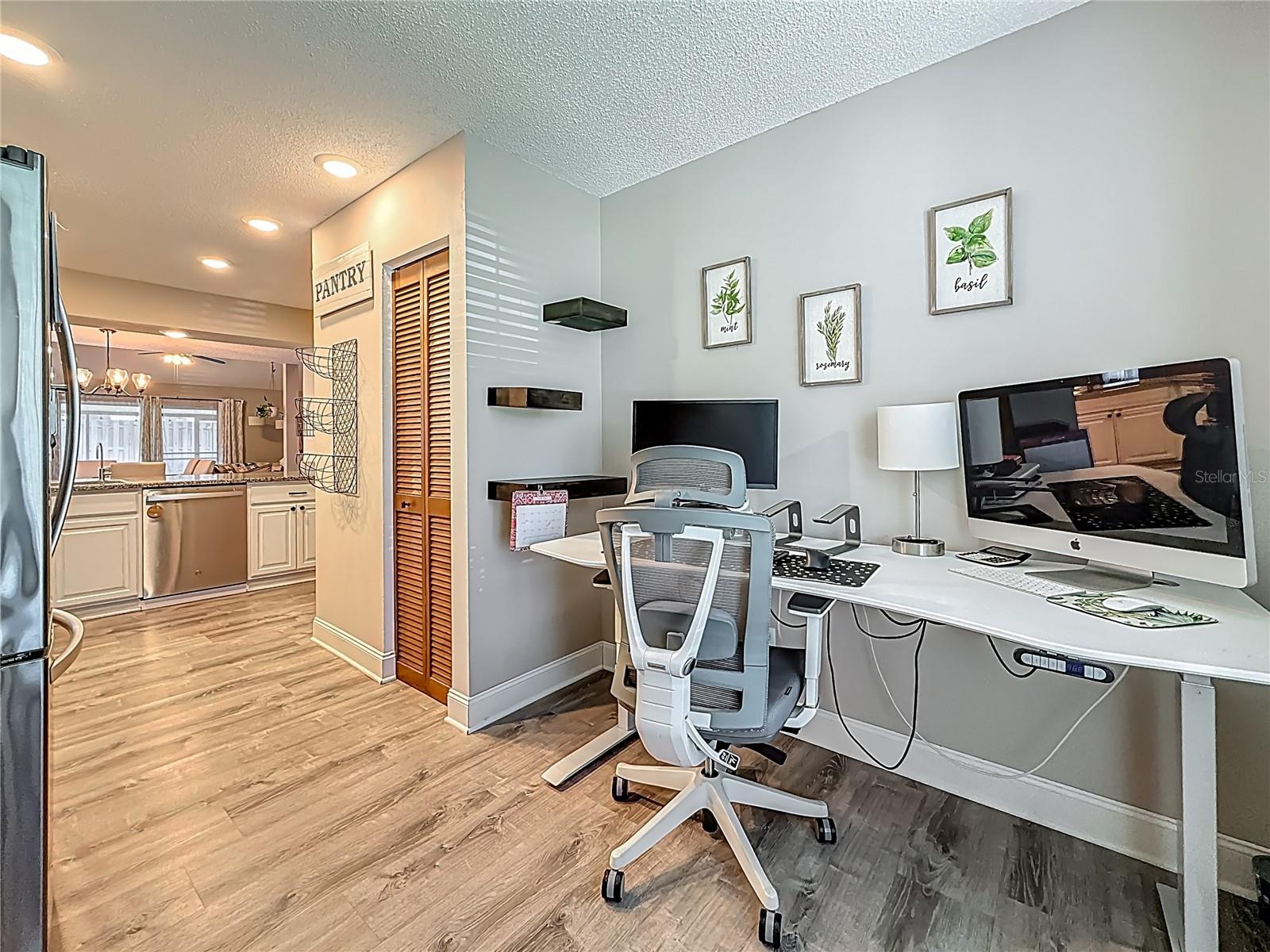 Listing photo id 10 for 2254 Springrain Drive