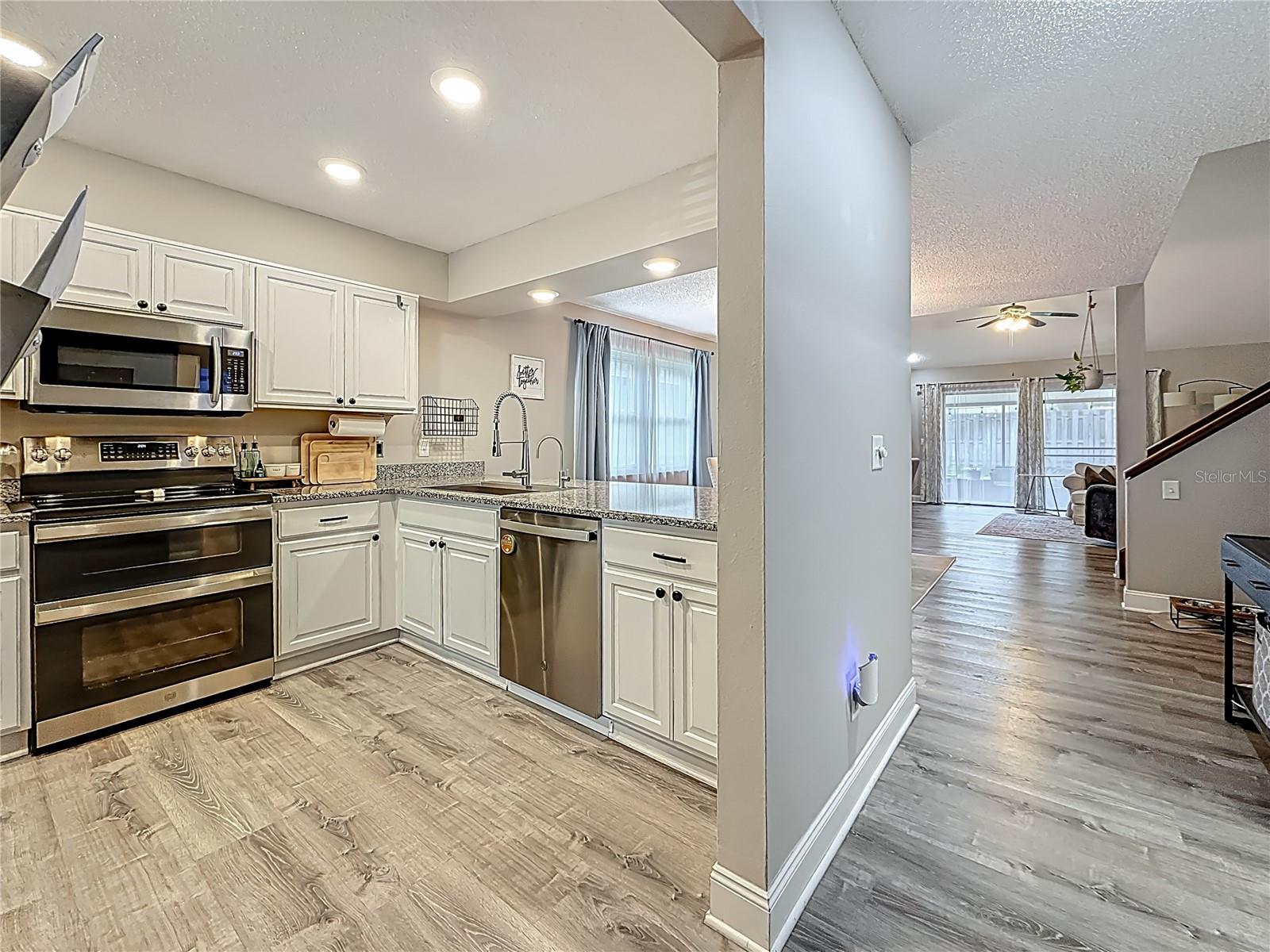 Listing photo id 12 for 2254 Springrain Drive
