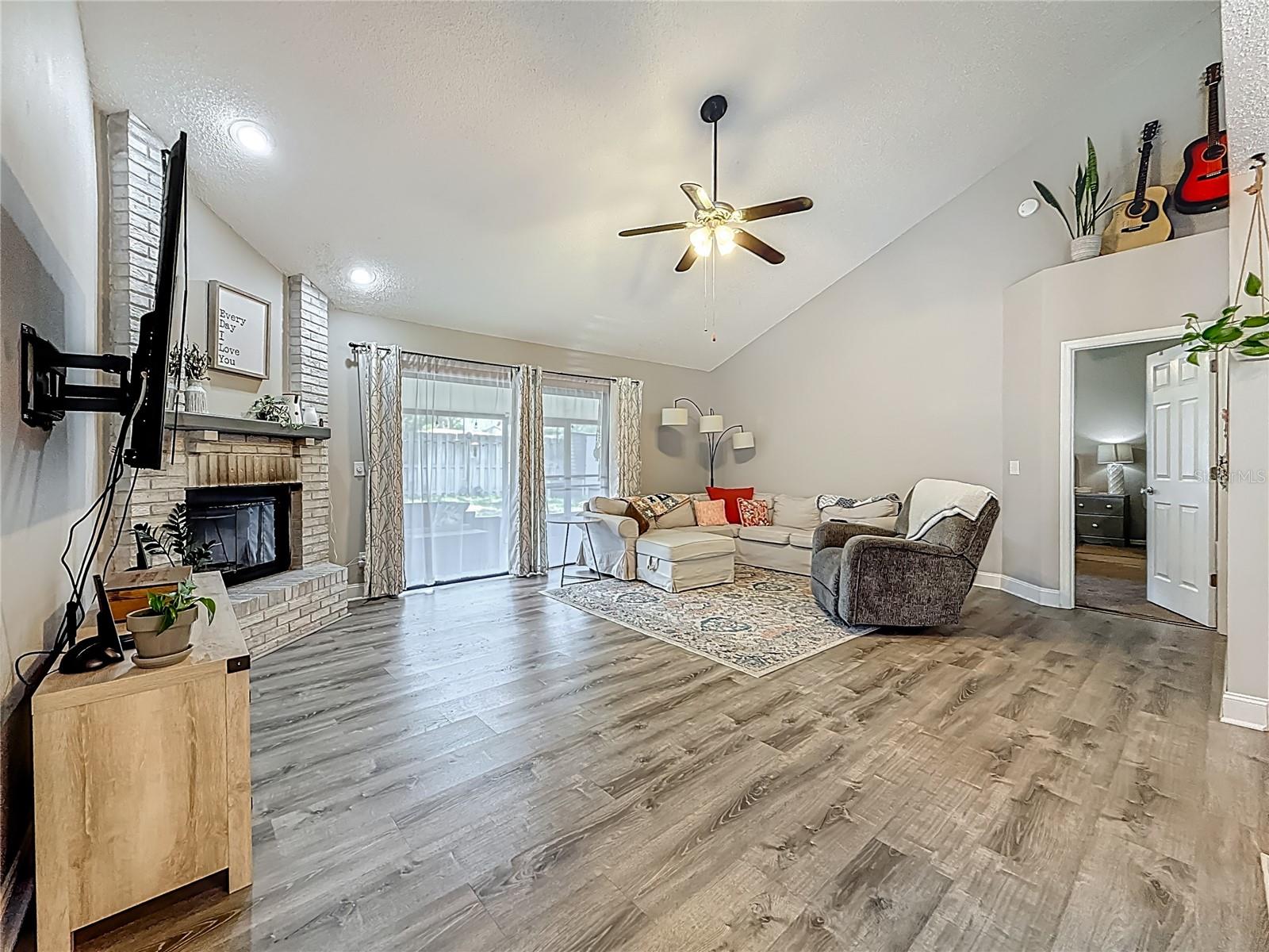 Listing photo id 15 for 2254 Springrain Drive