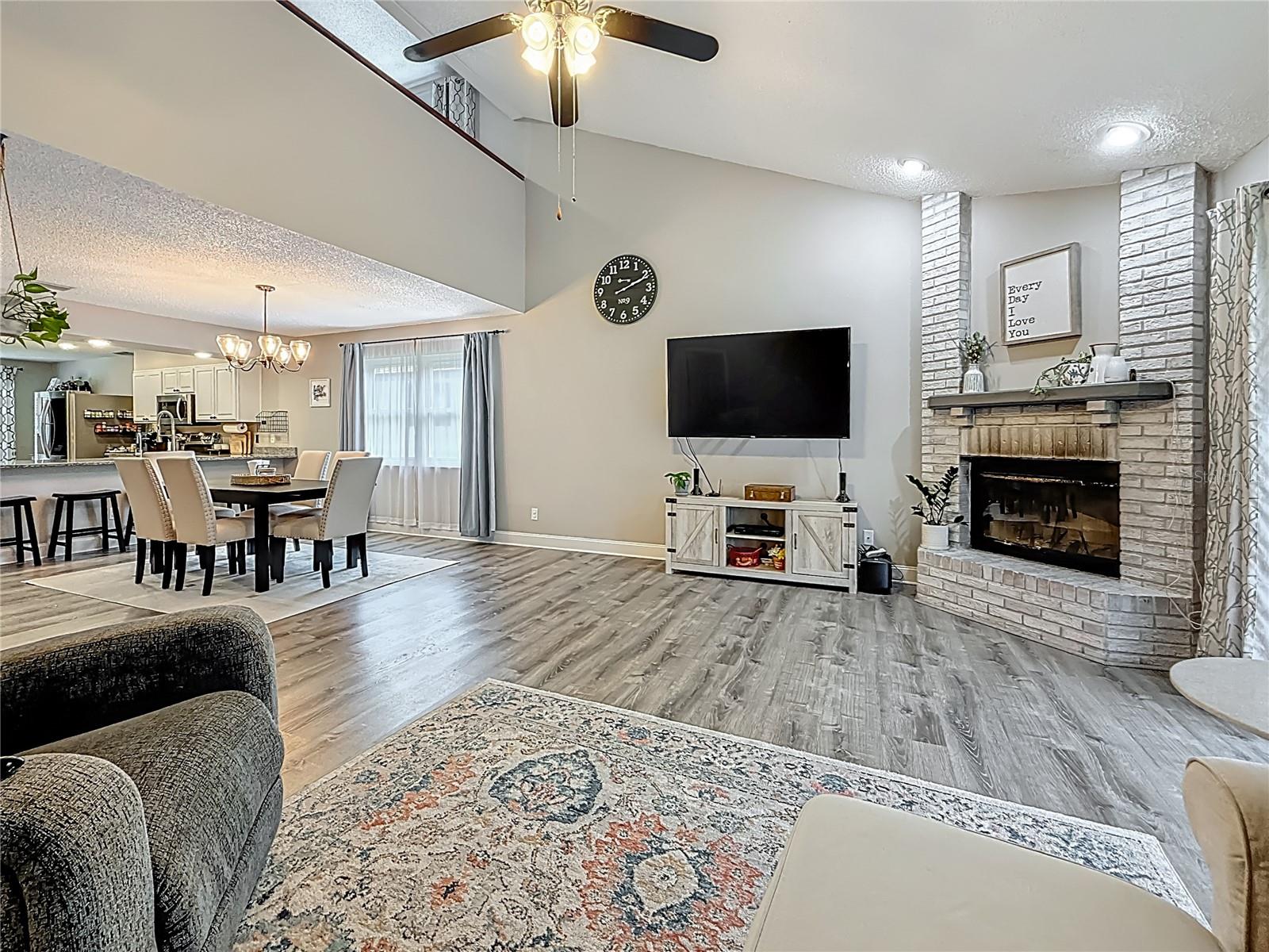 Listing photo id 16 for 2254 Springrain Drive