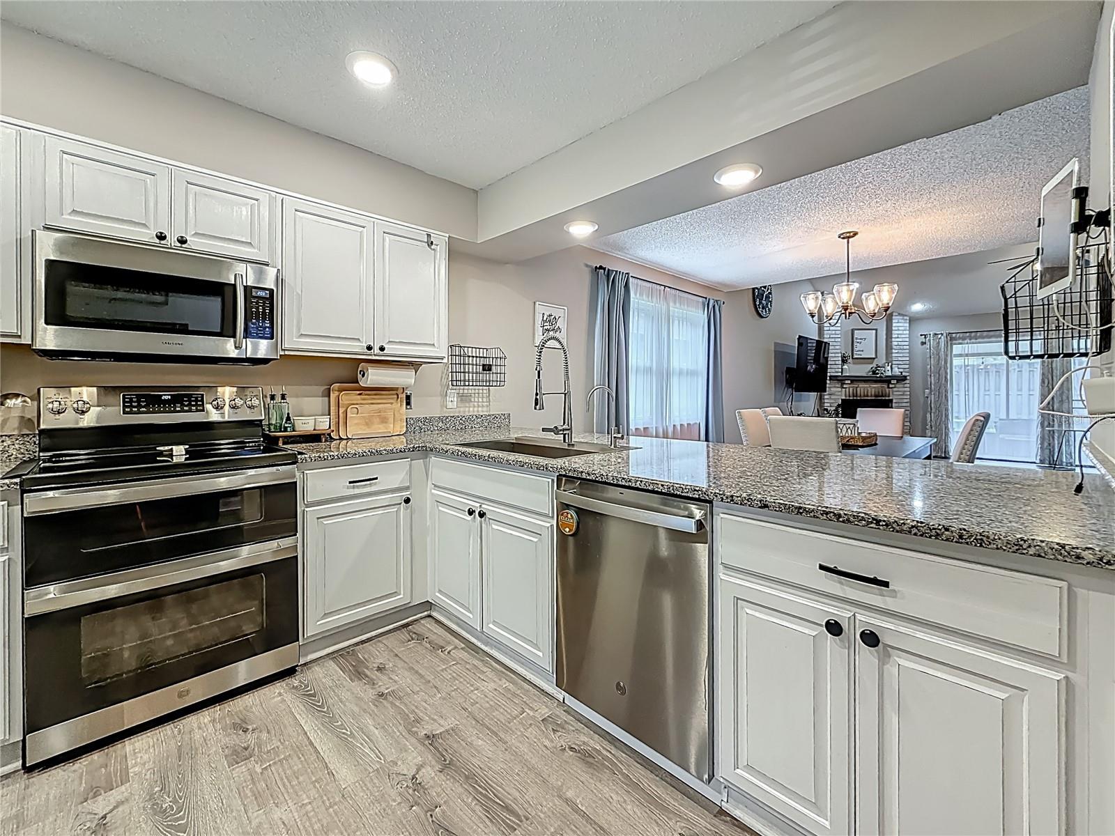 Listing photo id 4 for 2254 Springrain Drive