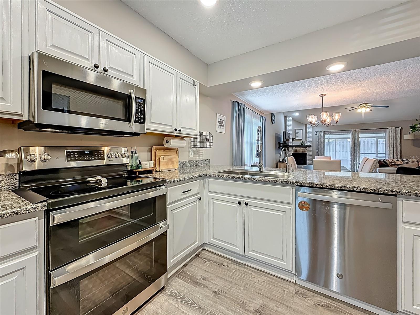 Listing photo id 5 for 2254 Springrain Drive