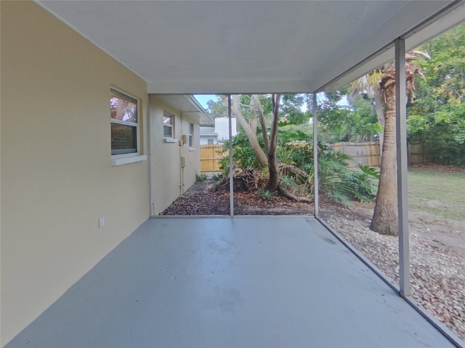 Image 14 of 16 For 1938 Tropic Boulevard N
