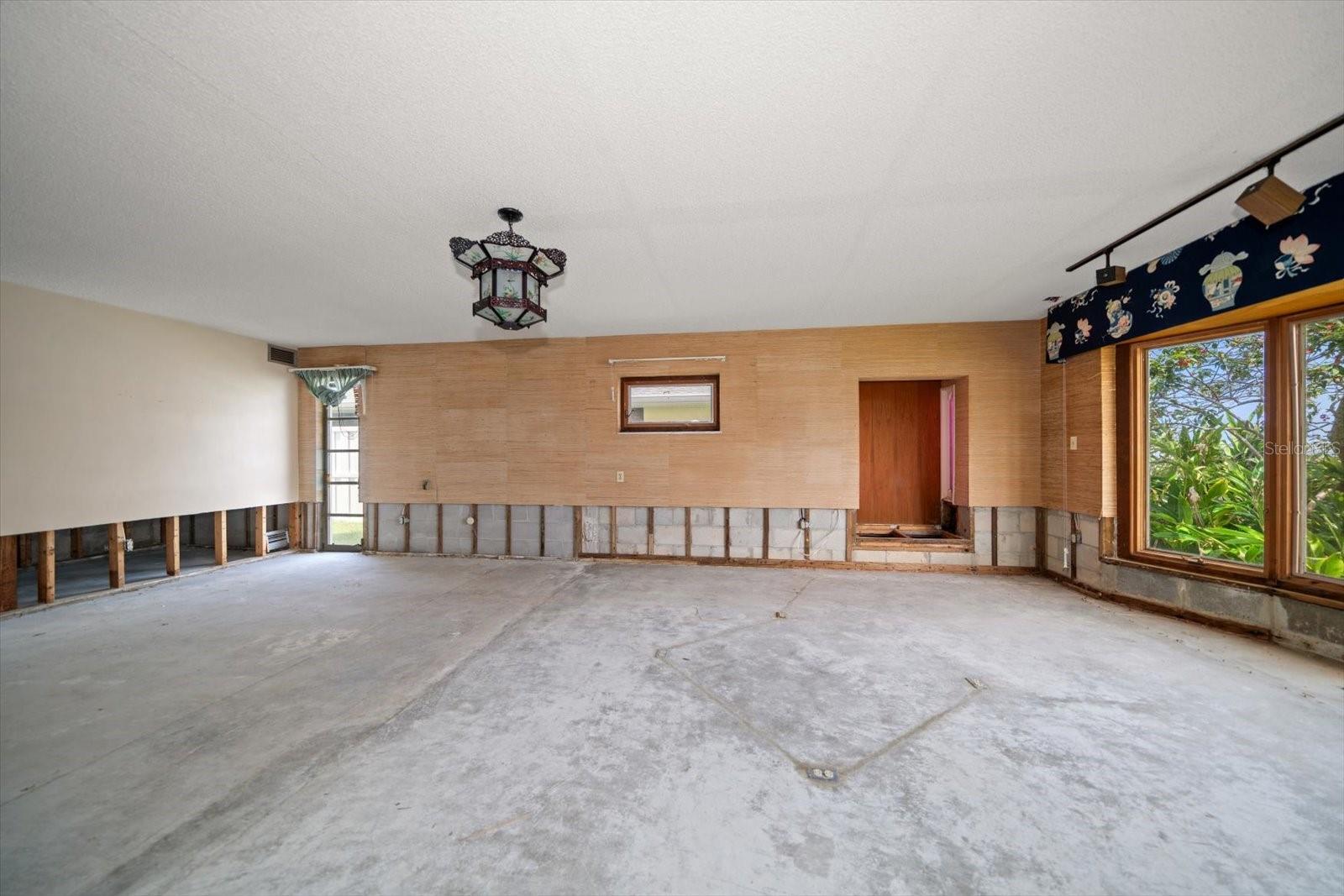 Image 19 of 35 For 4545 Clearwater Harbor Drive N