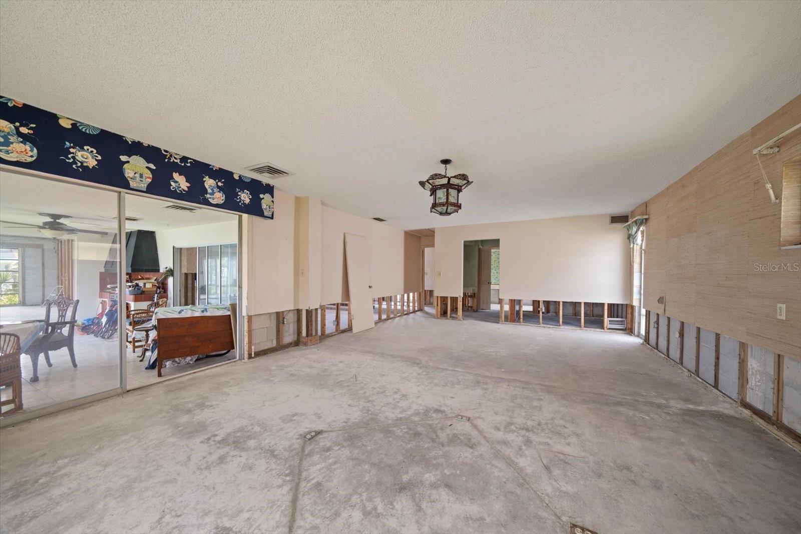 Image 21 of 35 For 4545 Clearwater Harbor Drive N