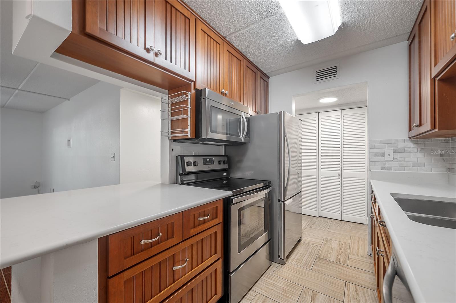 Image 13 of 44 For 3325 Bayshore Boulevard A17