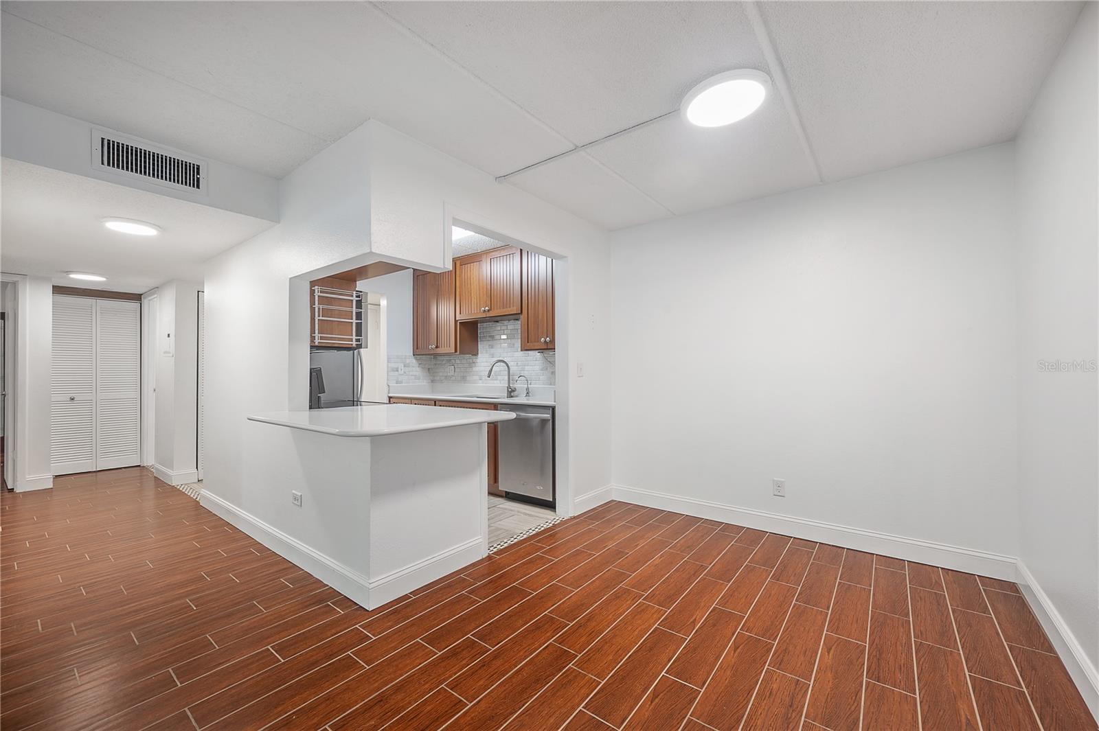 Image 15 of 44 For 3325 Bayshore Boulevard A17