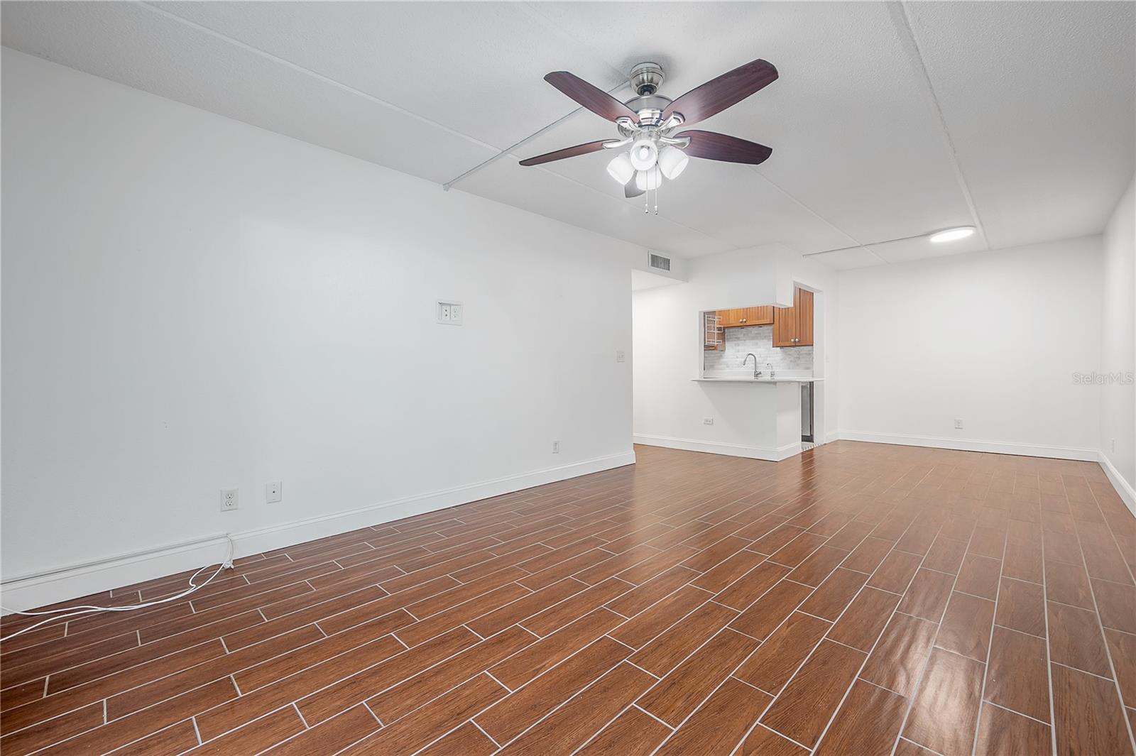 Image 18 of 44 For 3325 Bayshore Boulevard A17