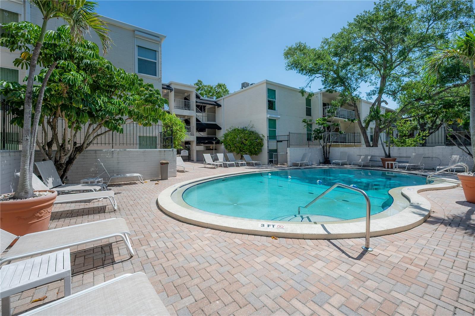 Image 37 of 44 For 3325 Bayshore Boulevard A17