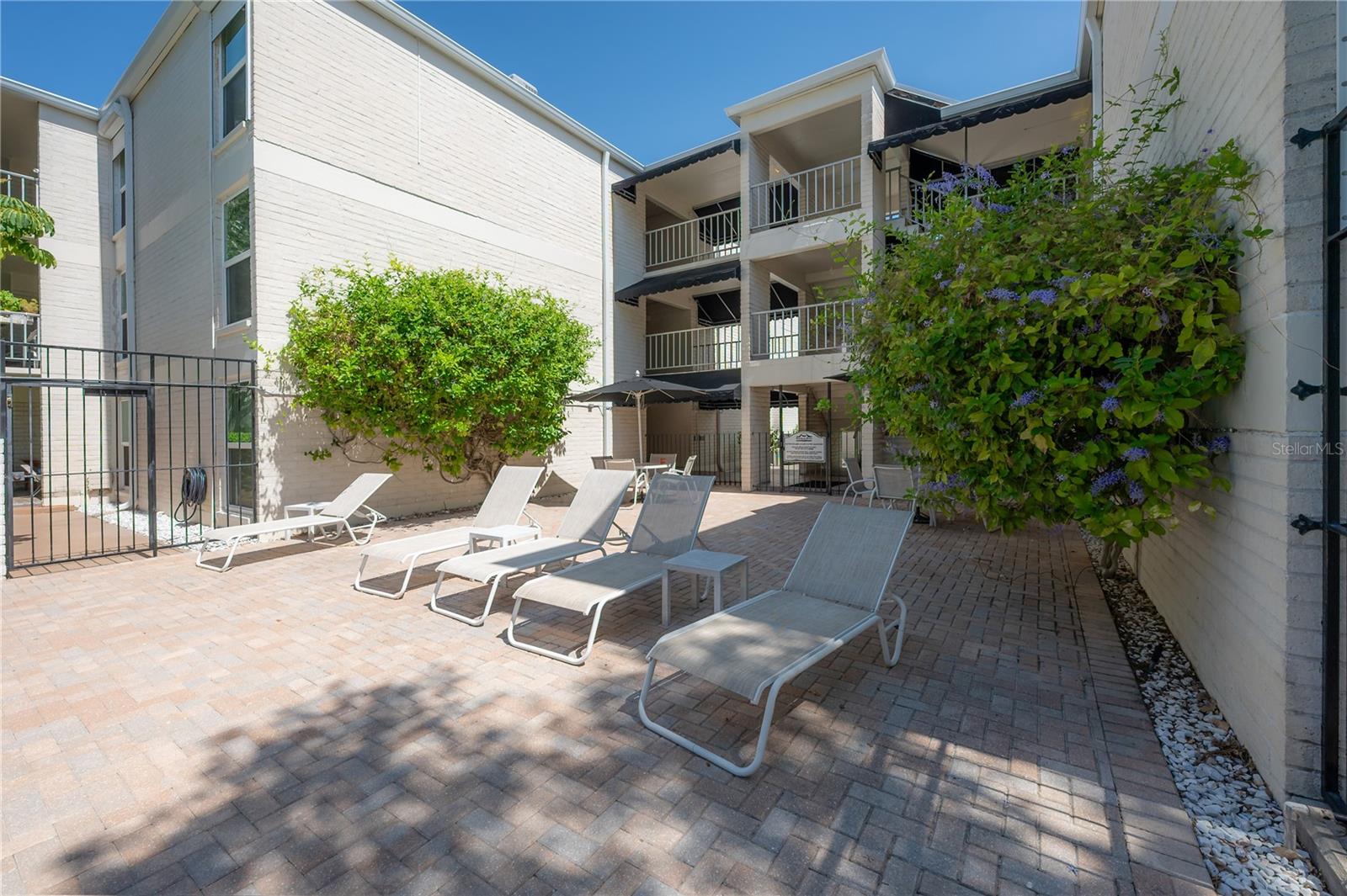 Image 39 of 44 For 3325 Bayshore Boulevard A17