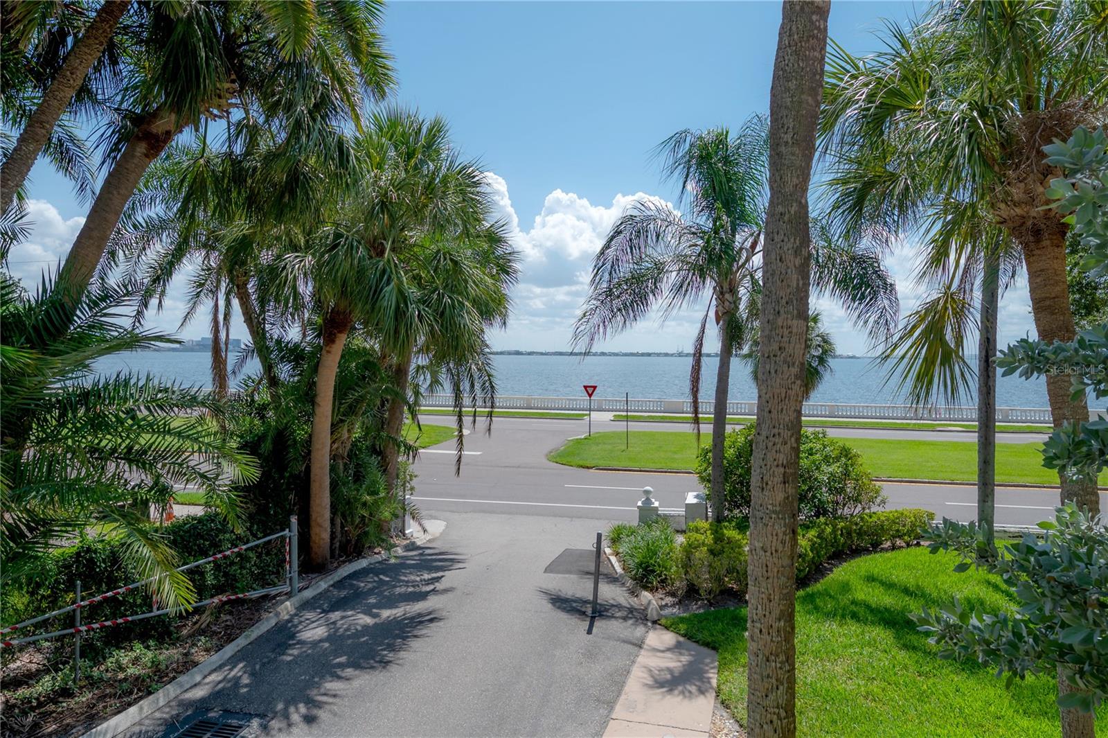 Image 5 of 44 For 3325 Bayshore Boulevard A17