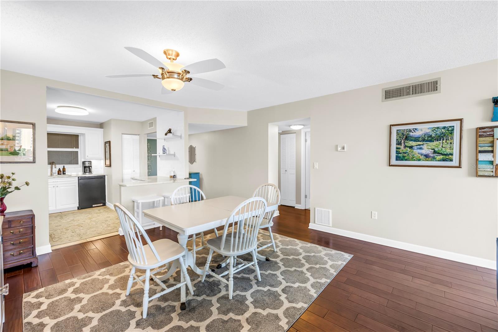 Image 15 of 69 For 700 Beach Drive Ne 602