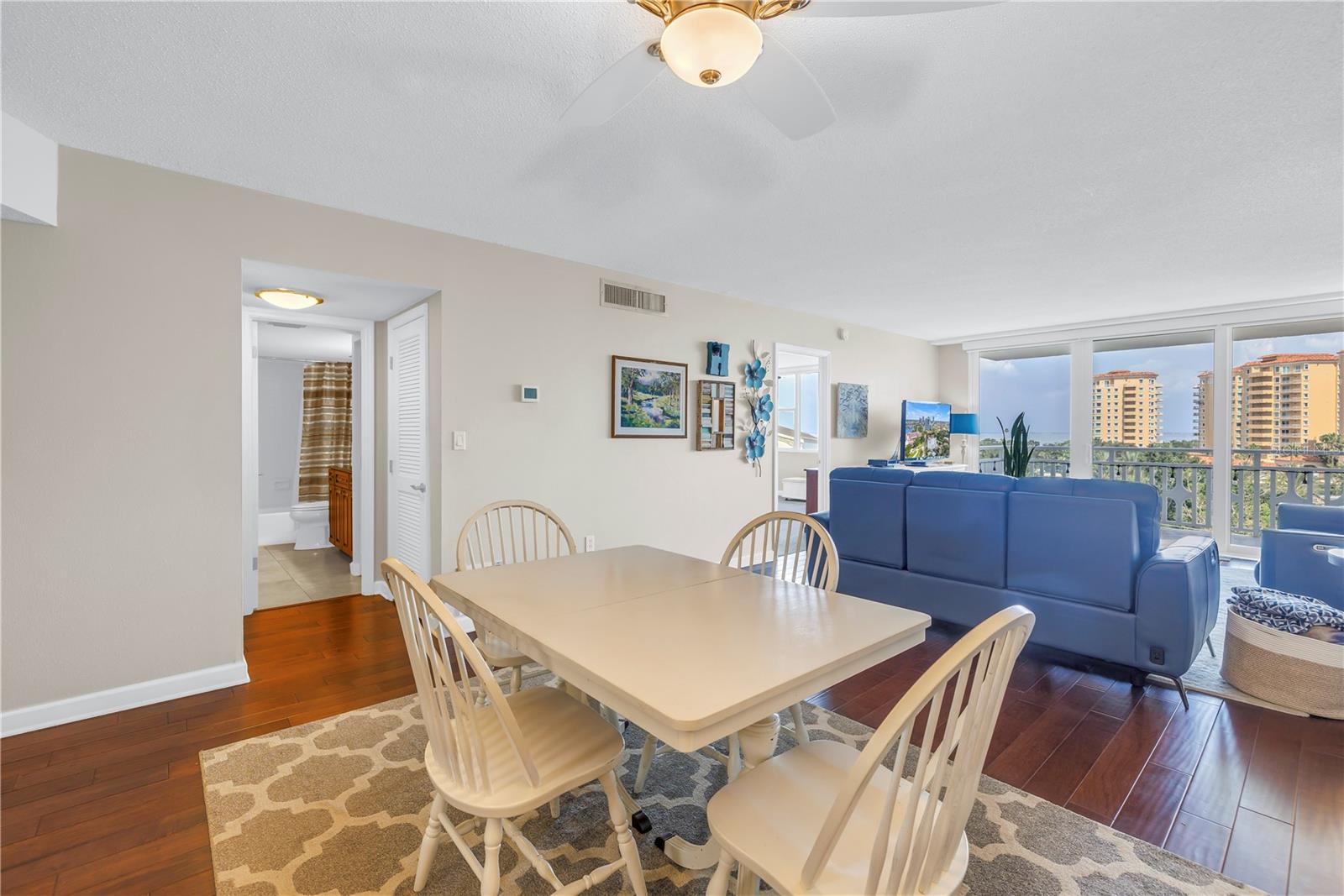 Image 16 of 69 For 700 Beach Drive Ne 602
