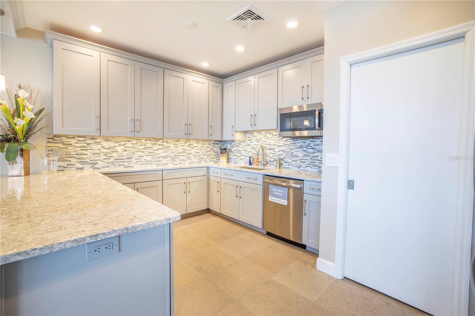 Image 39 of 69 For 700 Beach Drive Ne 602