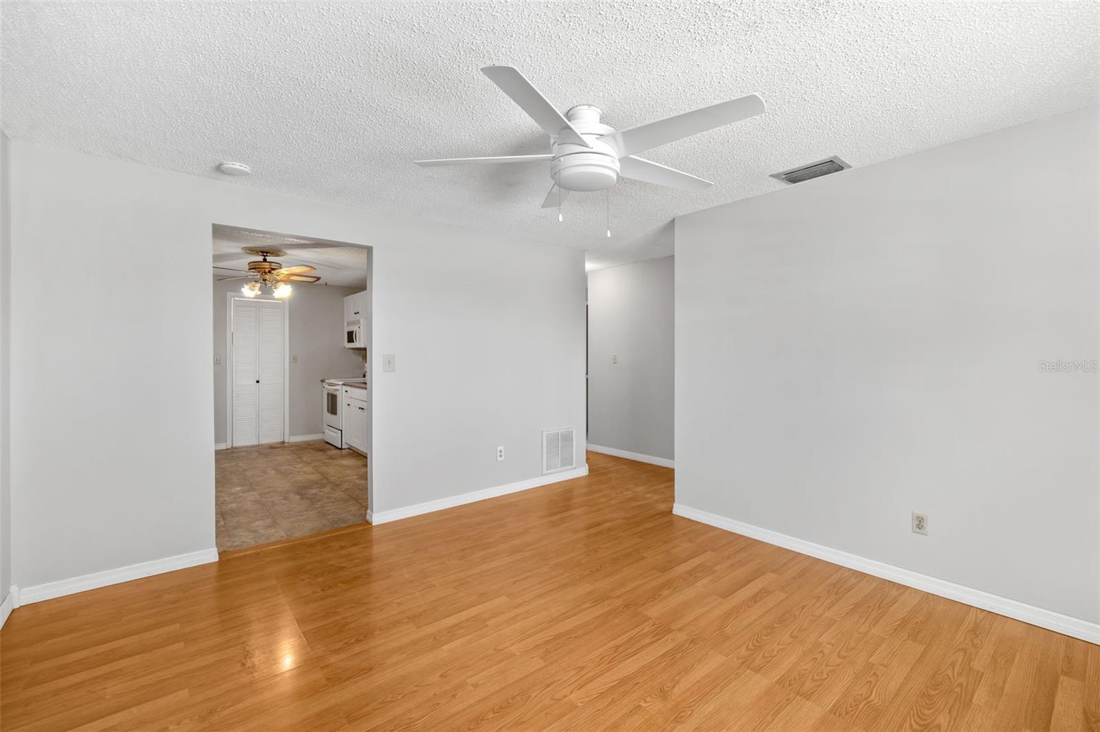 Image 11 of 34 For 202 Peacock Lane B