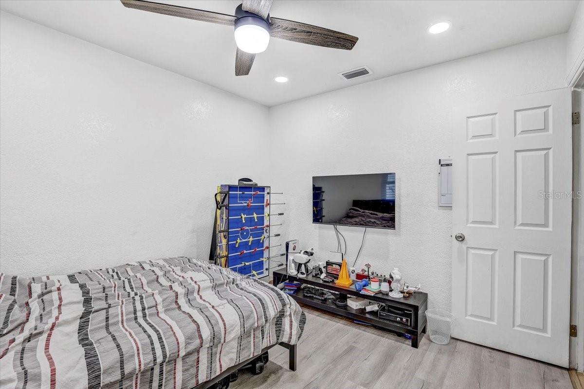 Image 18 of 47 For 2718 Boca Ciega Drive N