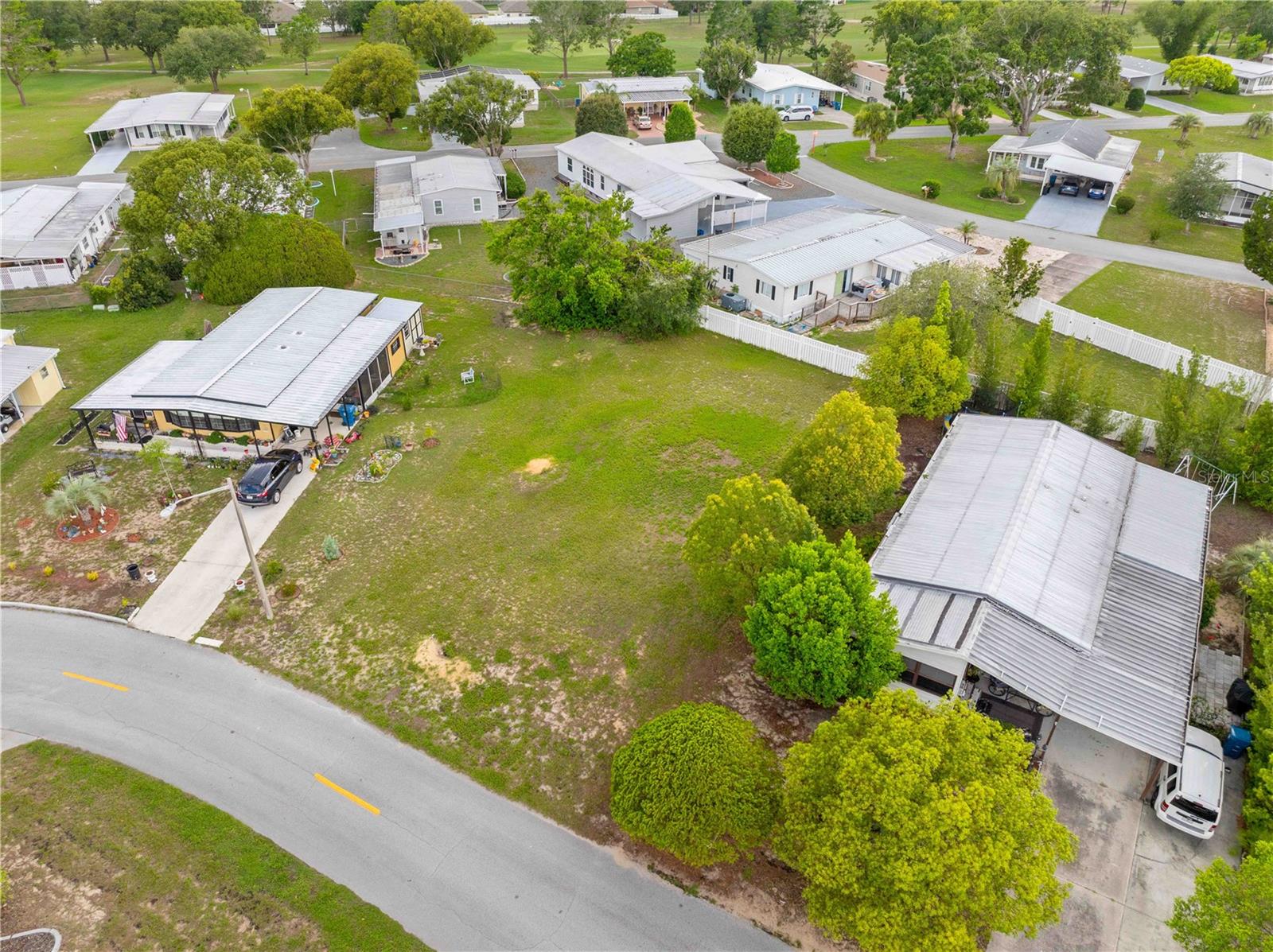 Listing photo id 9 for 00 Rialto Avenue