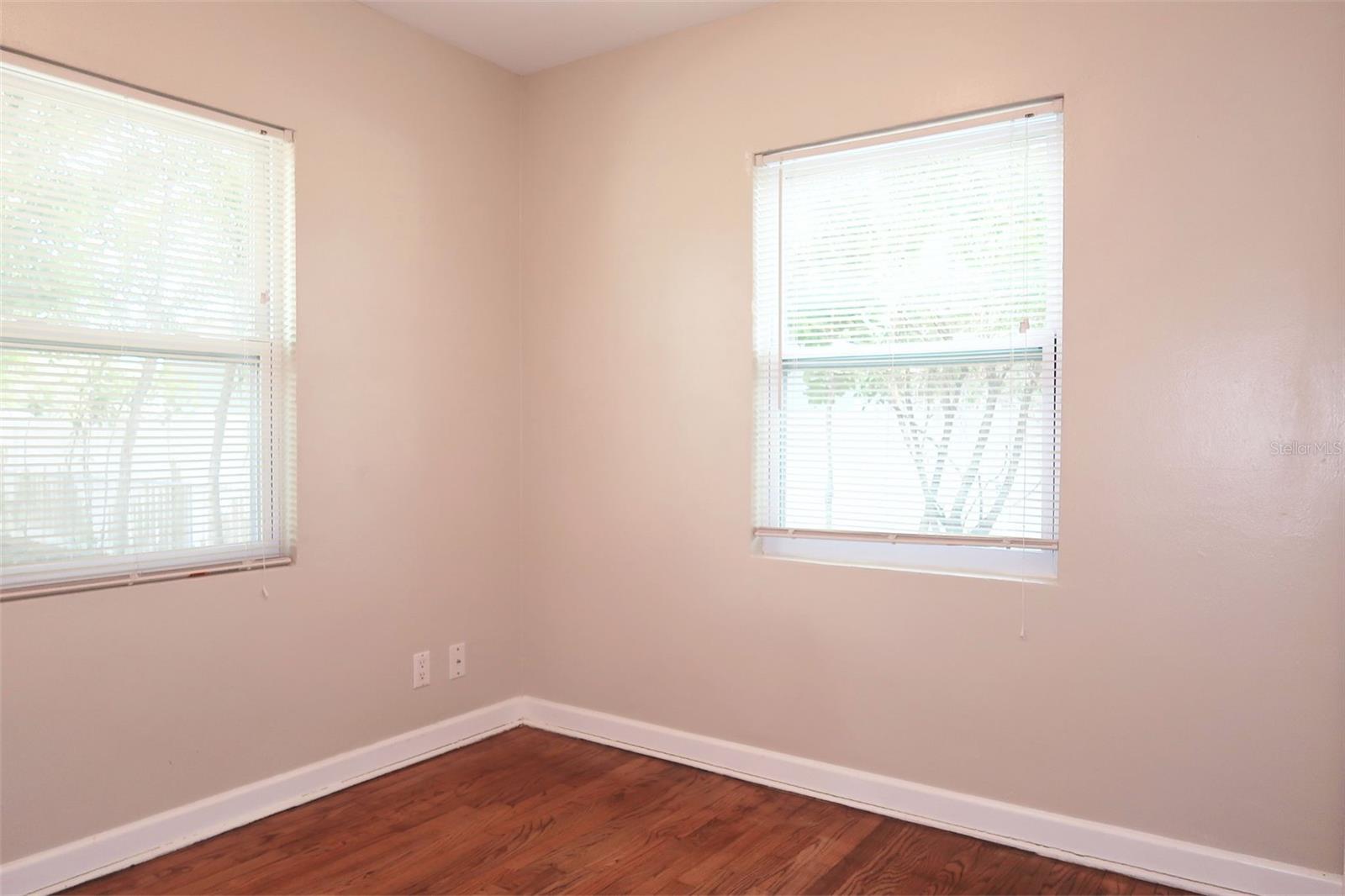 Image 18 of 19 For 126 Lincoln Circle N