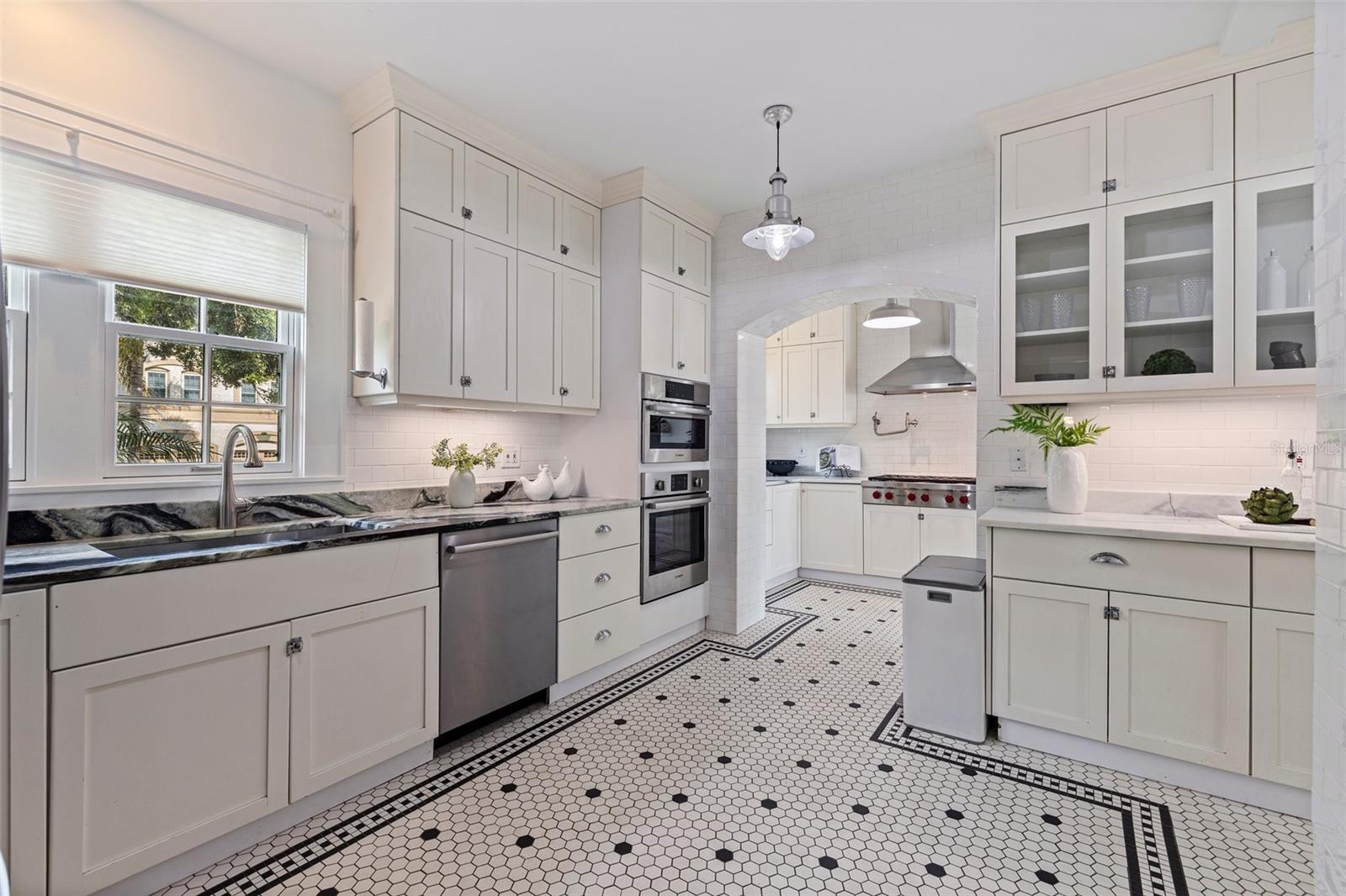 Image 13 of 55 For 1920 Cherry Street Ne