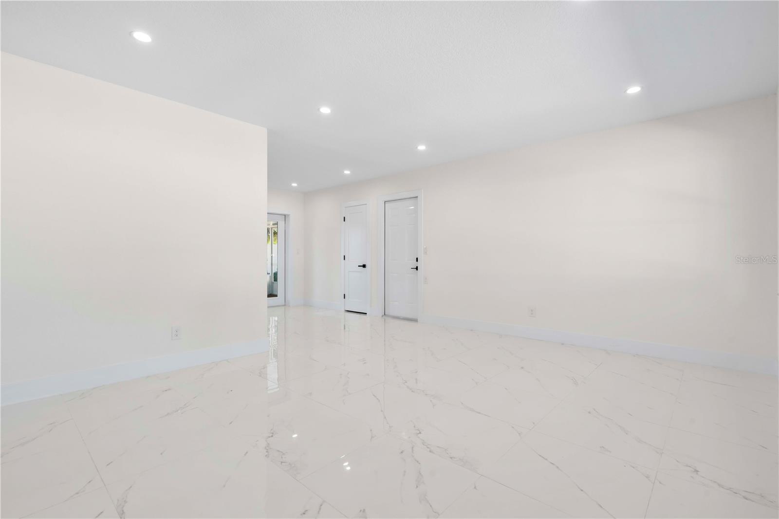 Image 13 of 39 For 8014 Comanche Avenue