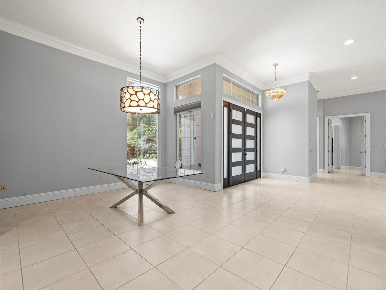 Listing photo id 8 for 713 Argyle Place