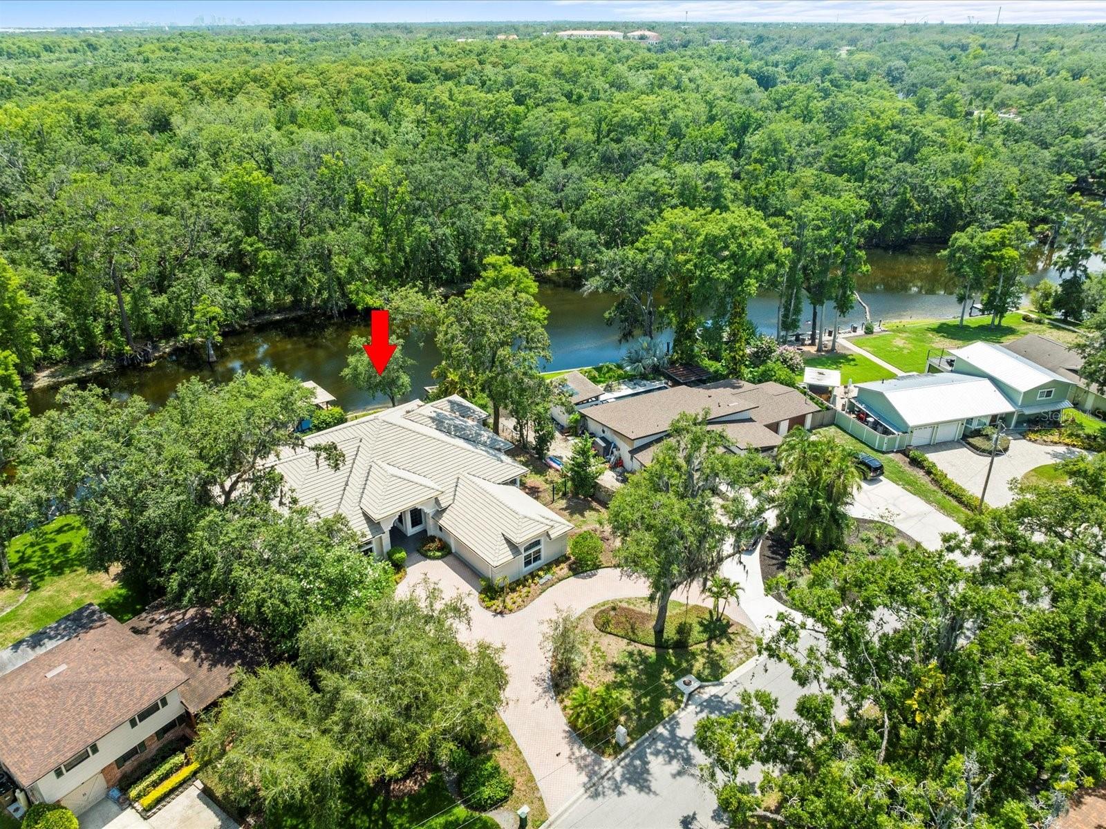 Listing photo id 0 for 713 Argyle Place