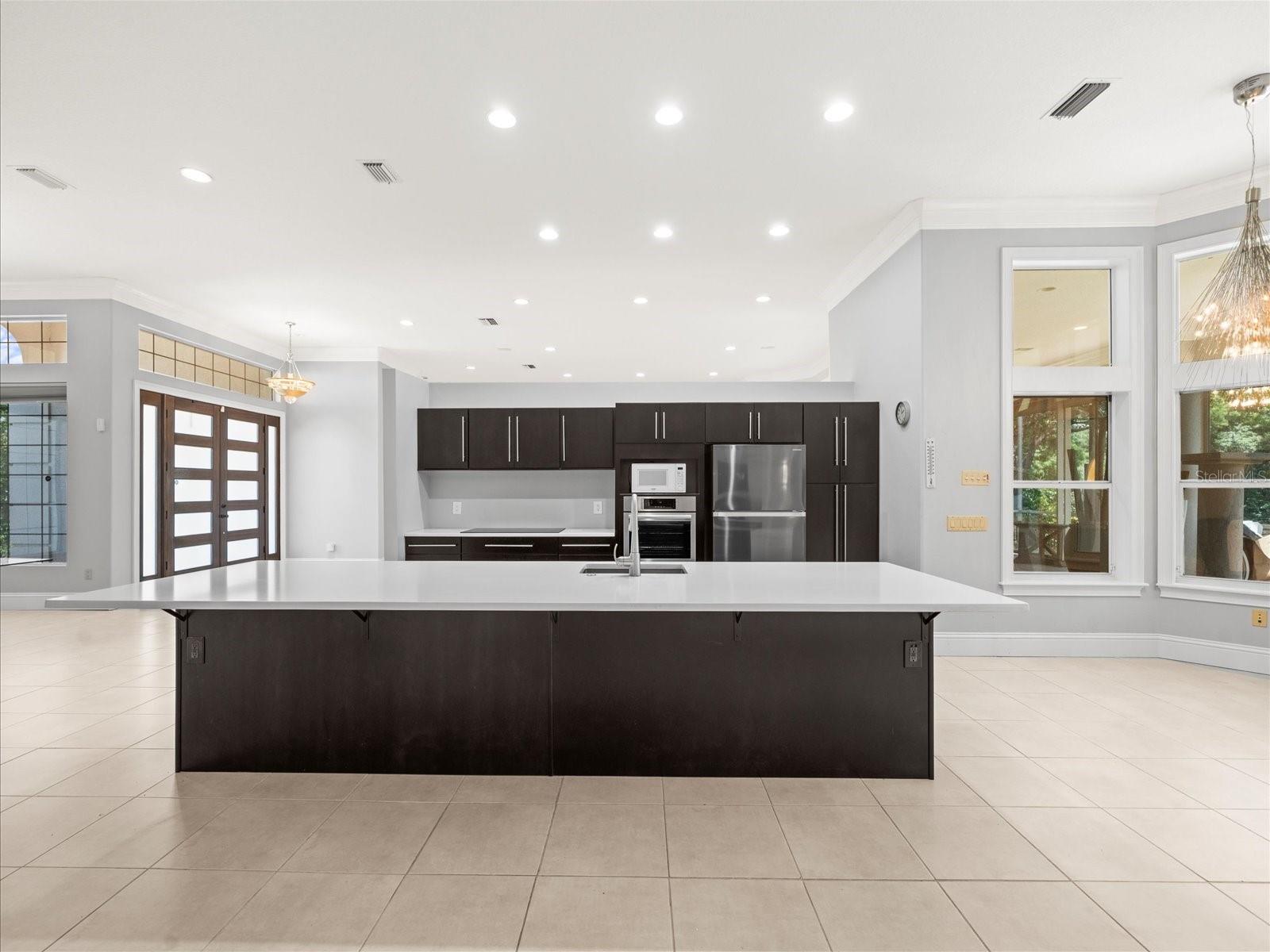 Listing photo id 18 for 713 Argyle Place
