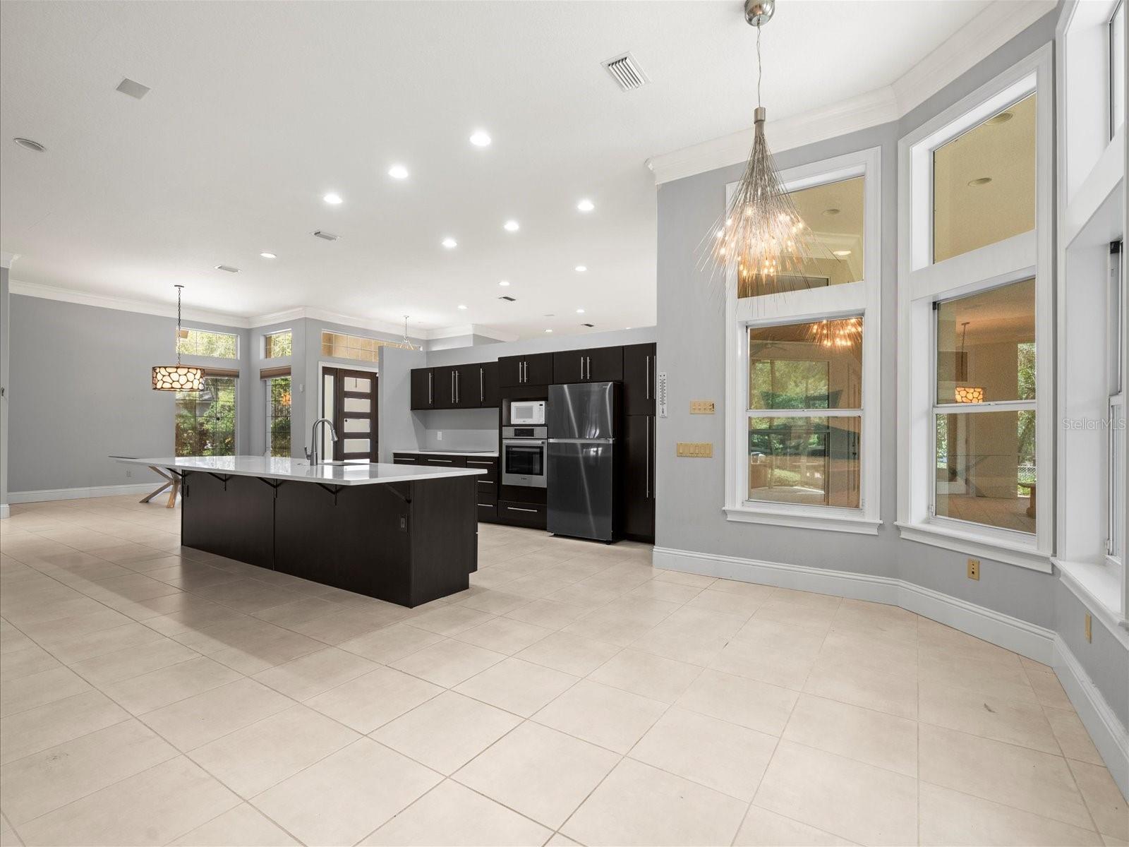 Listing photo id 28 for 713 Argyle Place