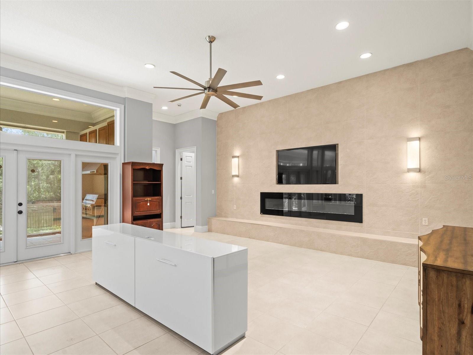 Listing photo id 29 for 713 Argyle Place